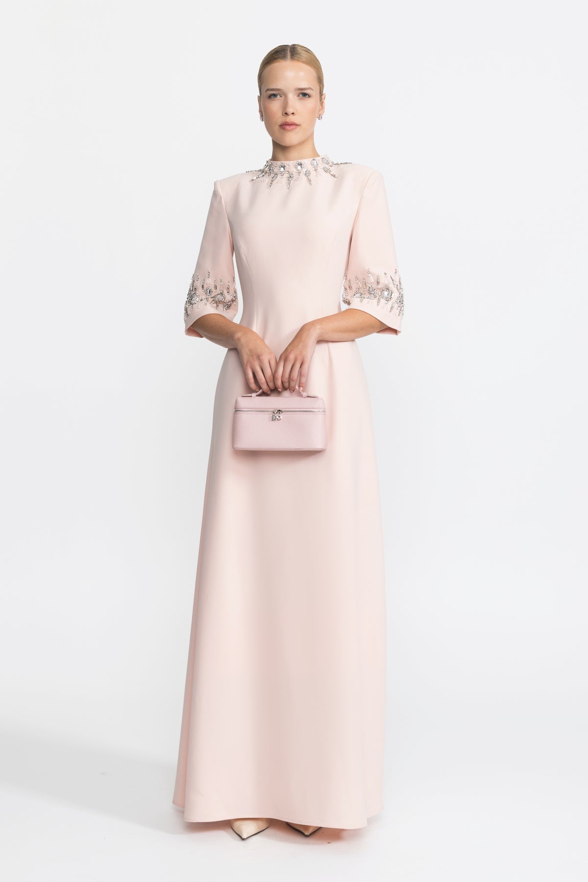 Maxikleid in Pink mit kristallverziertem Kragen und Manschetten