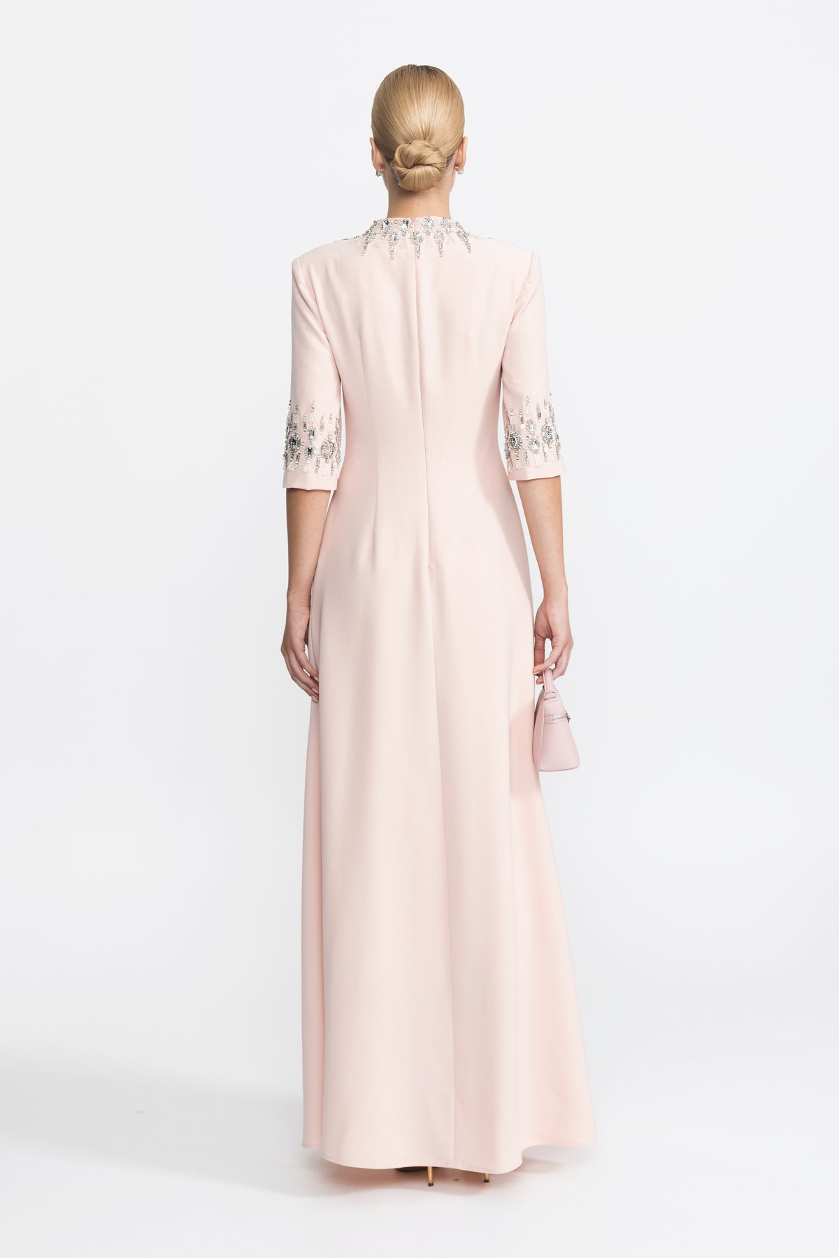 Maxikleid in Pink mit kristallverziertem Kragen und Manschetten