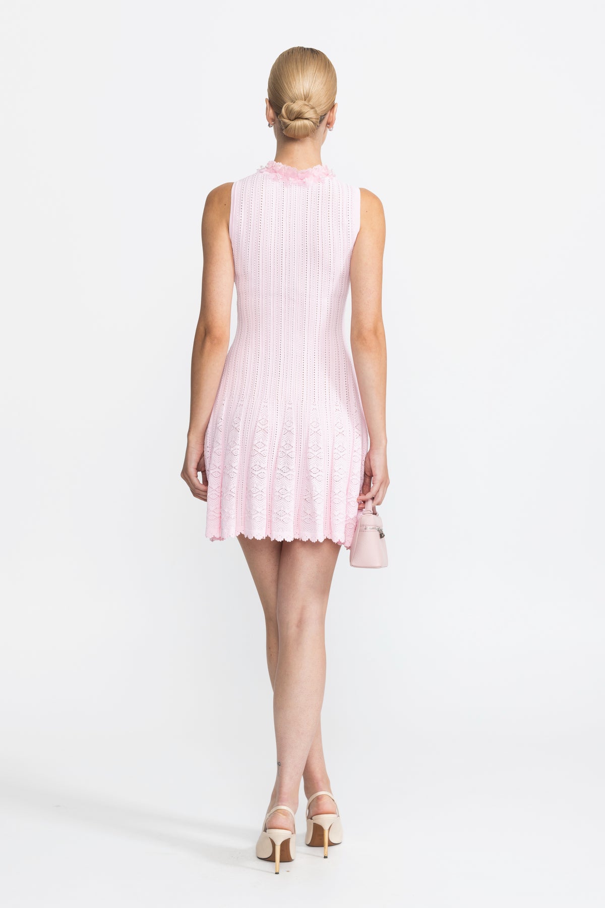 Mini-Kleid aus Pointelle-Strick mit Organza-Blütenbesatz – Pink