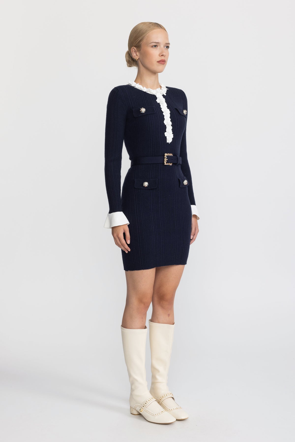 Geripptes Mini-Kleid mit floralen Rüschen und Gürtel - Navy