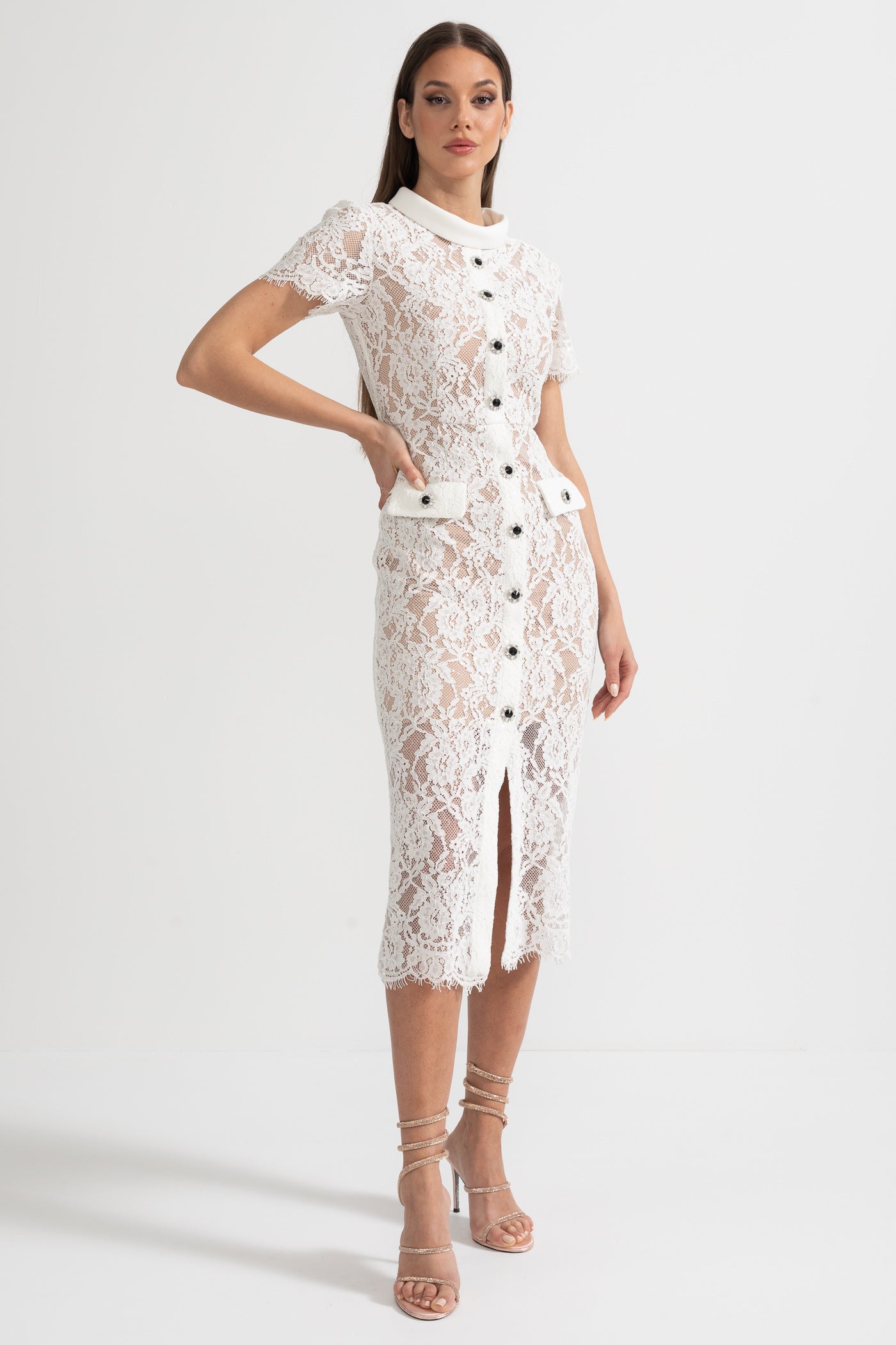 Elegantes Spitzenkleid mit kurzen Ärmeln und passendem Taillengürtel - Weiß