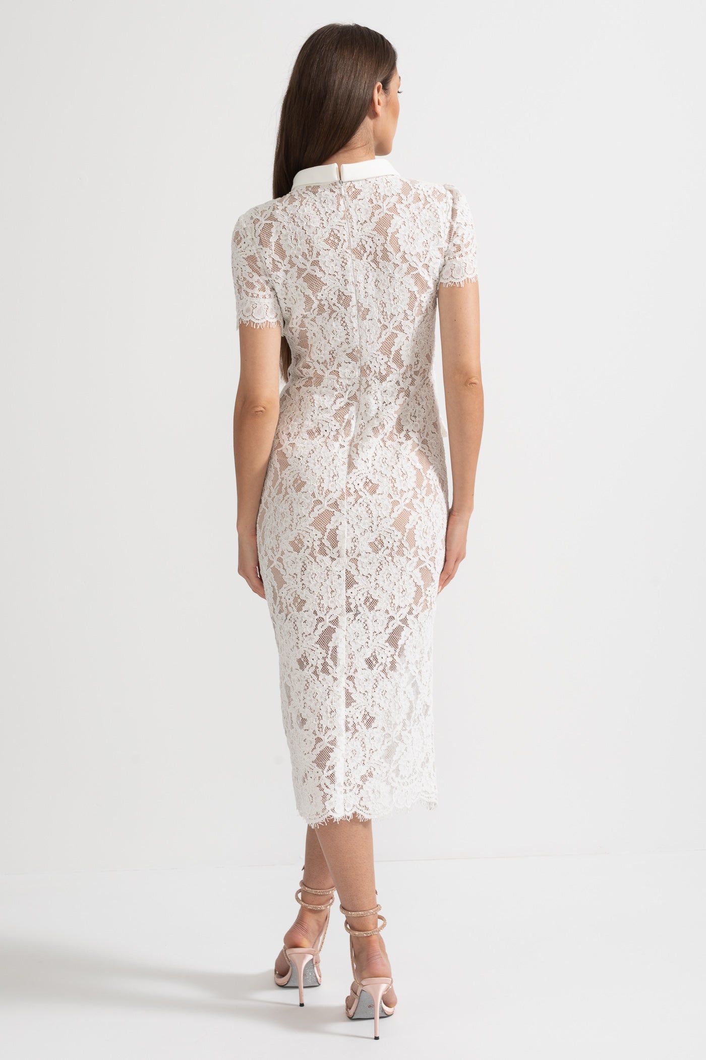 Elegantes Spitzenkleid mit kurzen Ärmeln und passendem Taillengürtel - Weiß