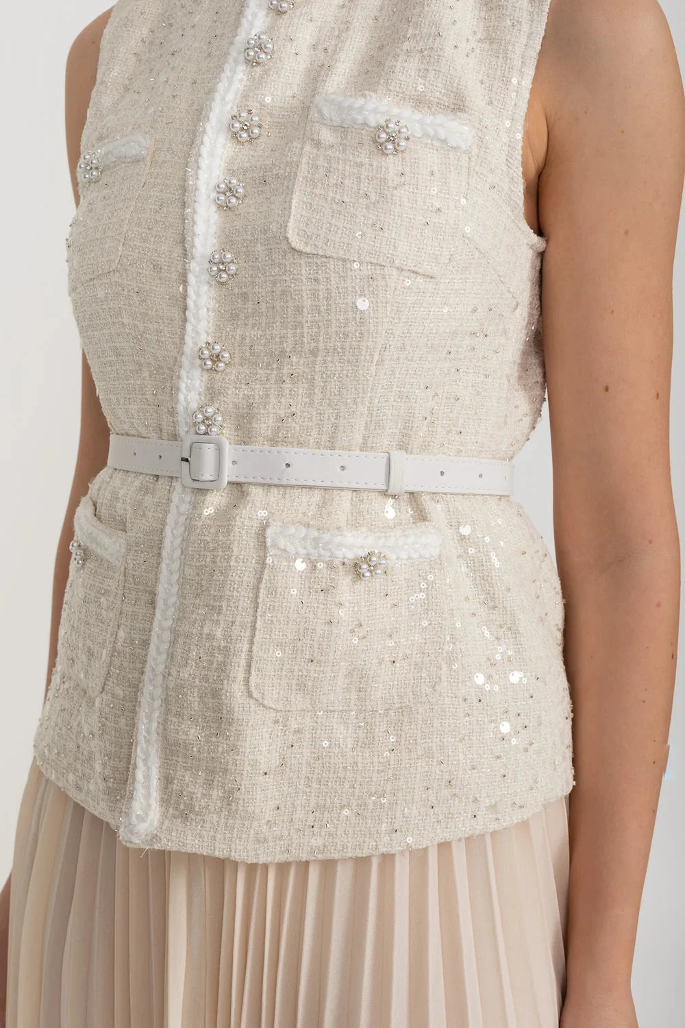 Strukturierter Co-Ord mit Fronttaschen und transparentem, plissiertem Rock - Ivoire