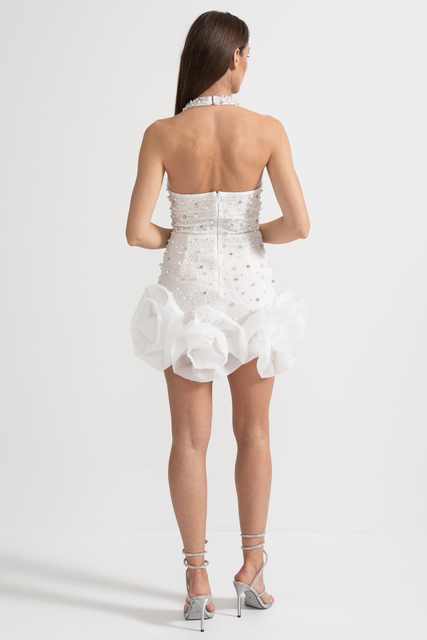 Ärmelloses Minikleid mit tiefem V-Ausschnitt und kunstvollen Perlen- und Perlenverzierungen - Weiß