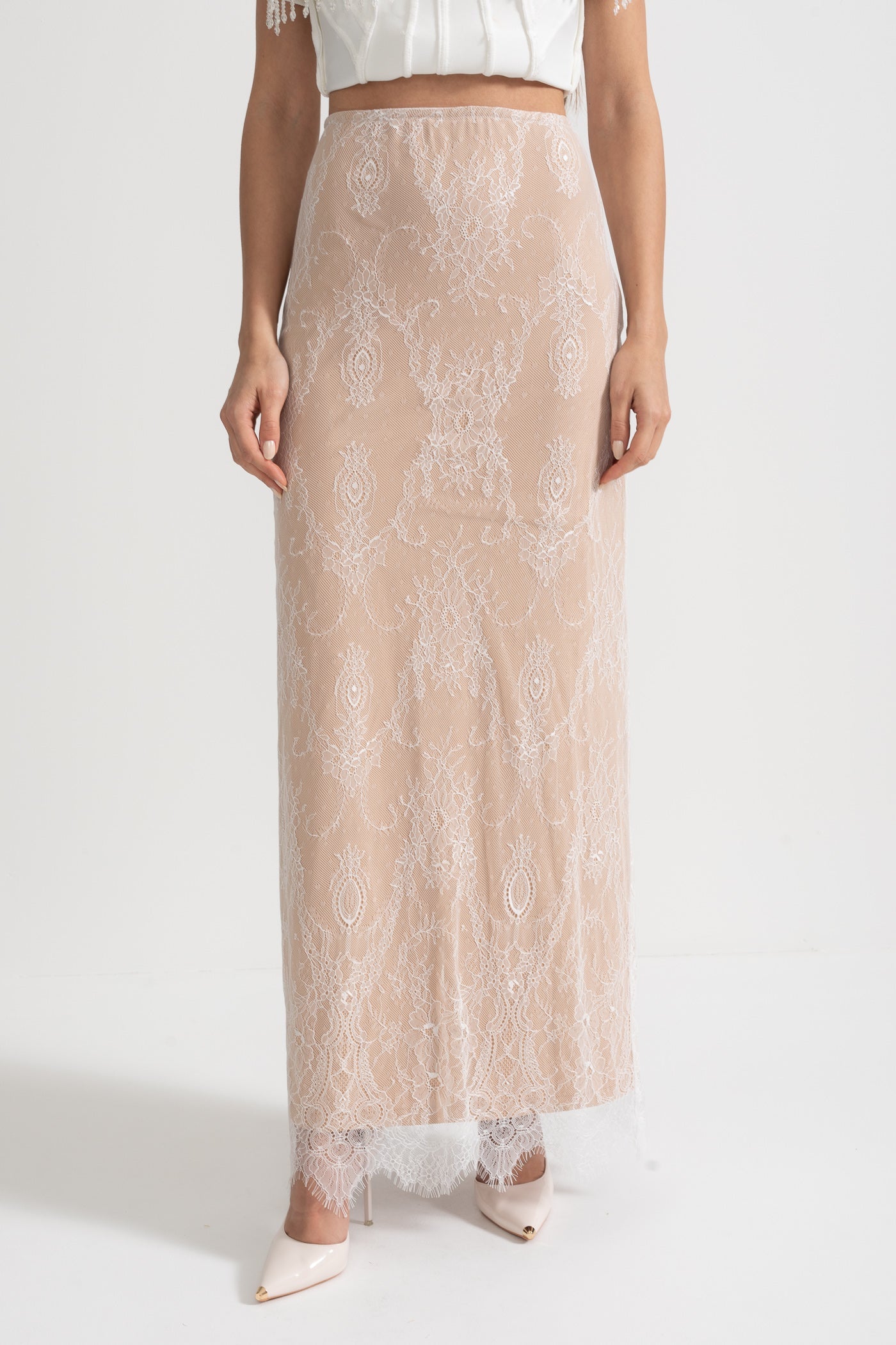 Elegantes Korsettkleid mit Korsett-Top und transparentem Nude-Maxirock - Weiß