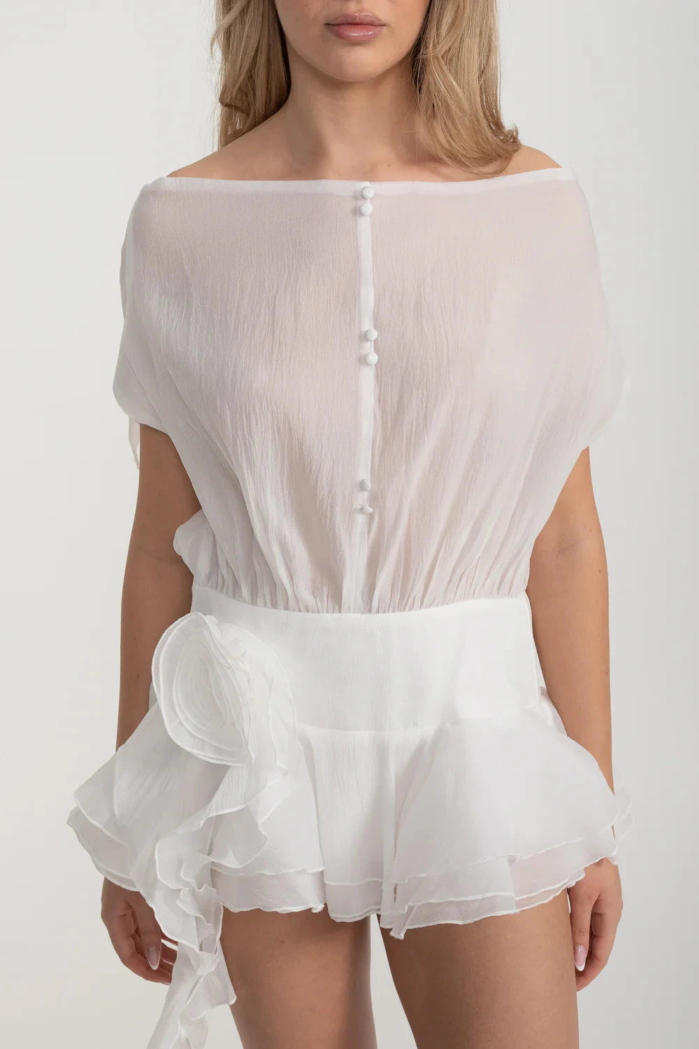 Elegantes Minikleid mit Peplum-Saum und Rosettenverzierung an der Taille - Weiß