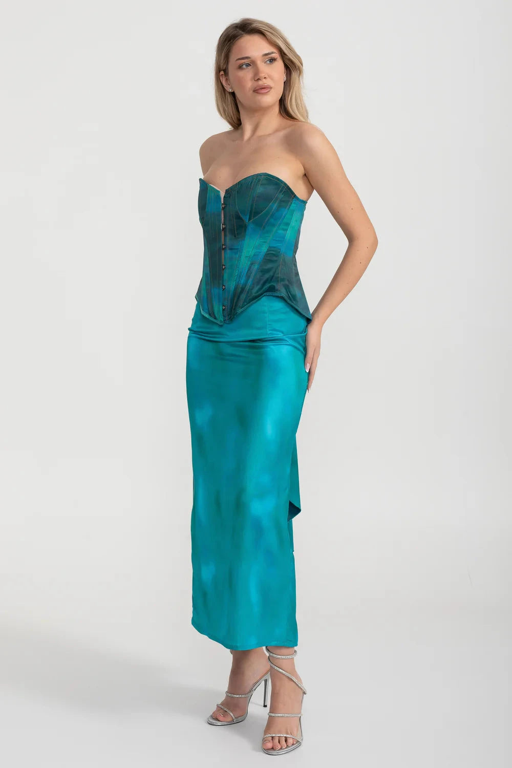 Elegantes Satin-Set mit korsettartigem Oberteil und Midirock – Teal