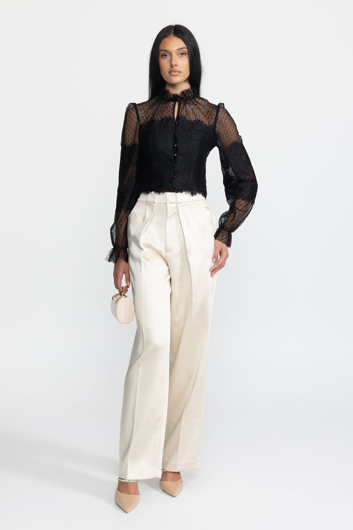 Cropped-Bluse mit Rüschenkragen aus Spitze und Punkt-Mesh – Schwarz