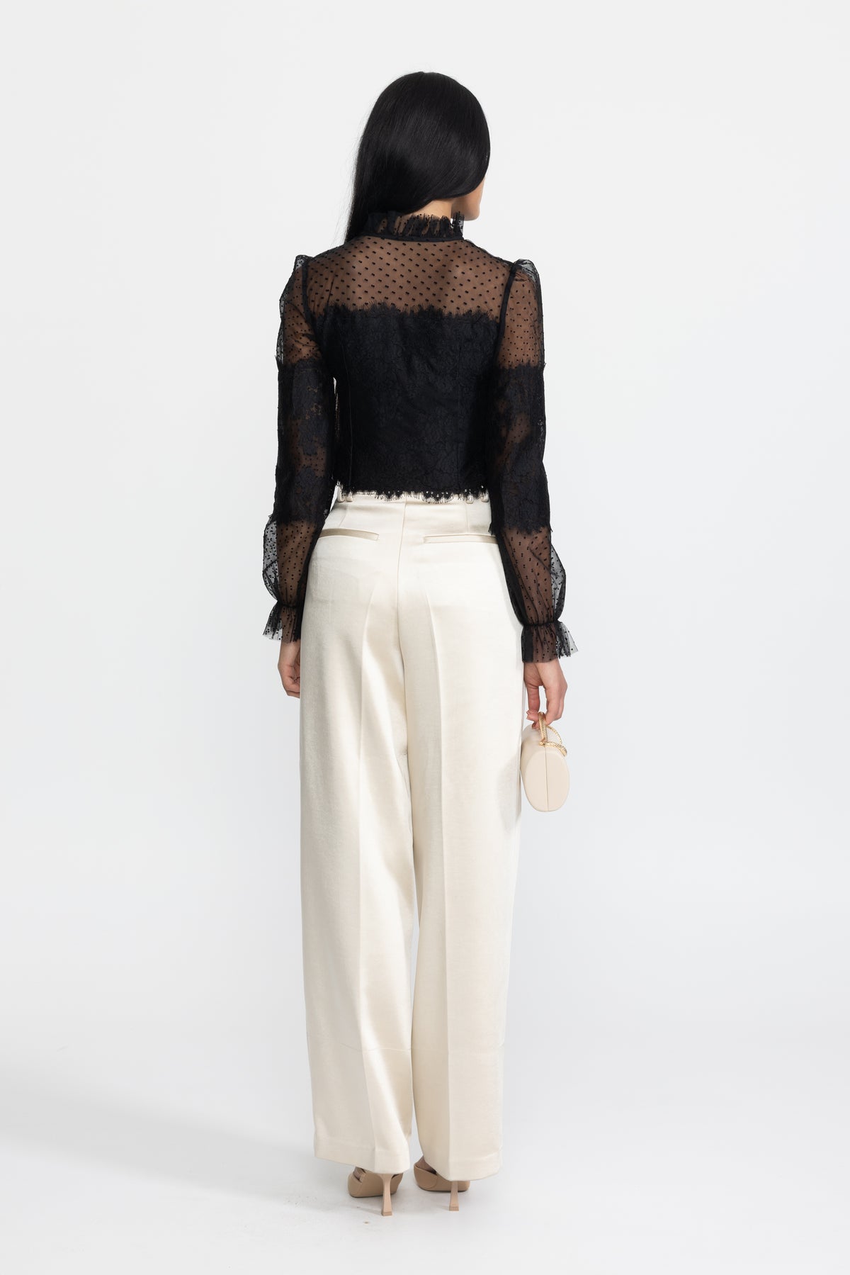 Cropped-Bluse mit Rüschenkragen aus Spitze und Punkt-Mesh – Schwarz
