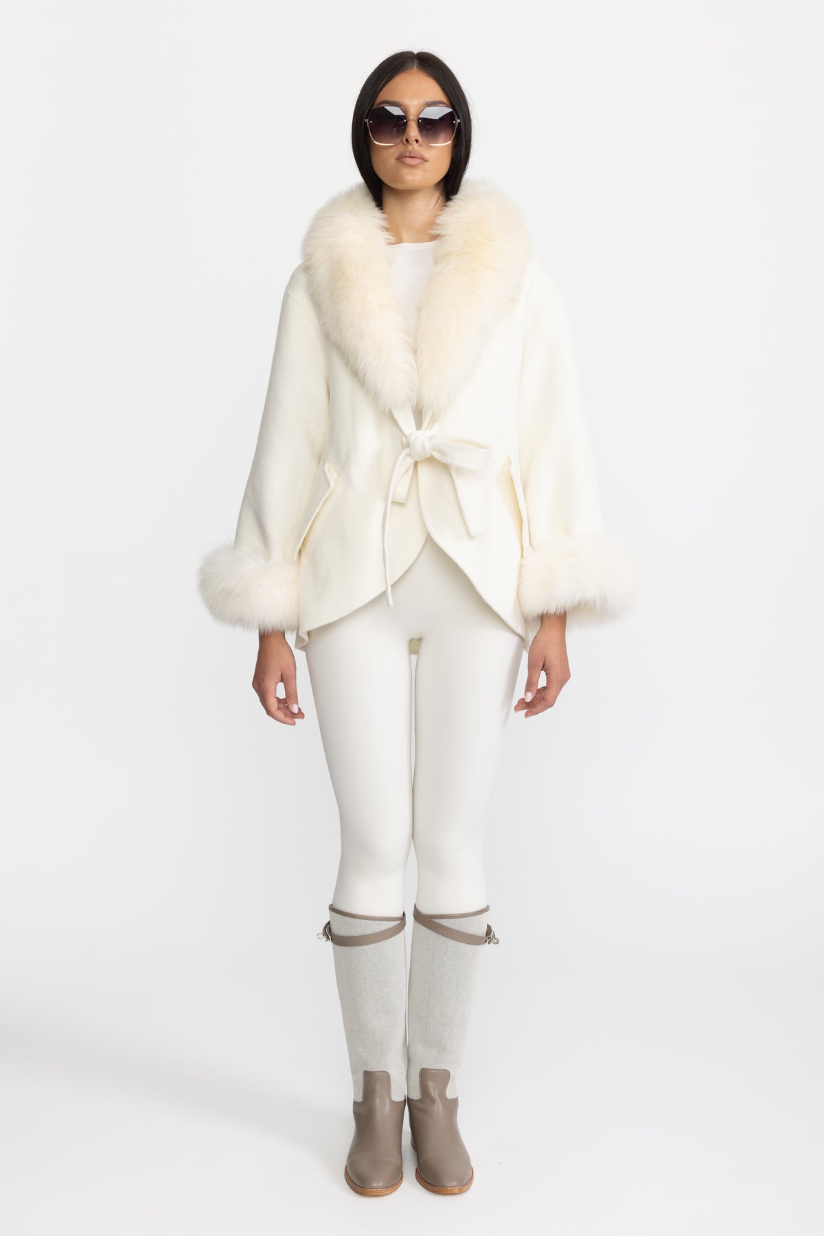 Kaschmirmantel mit übergroßem Fuchsfellkragen – Off White
