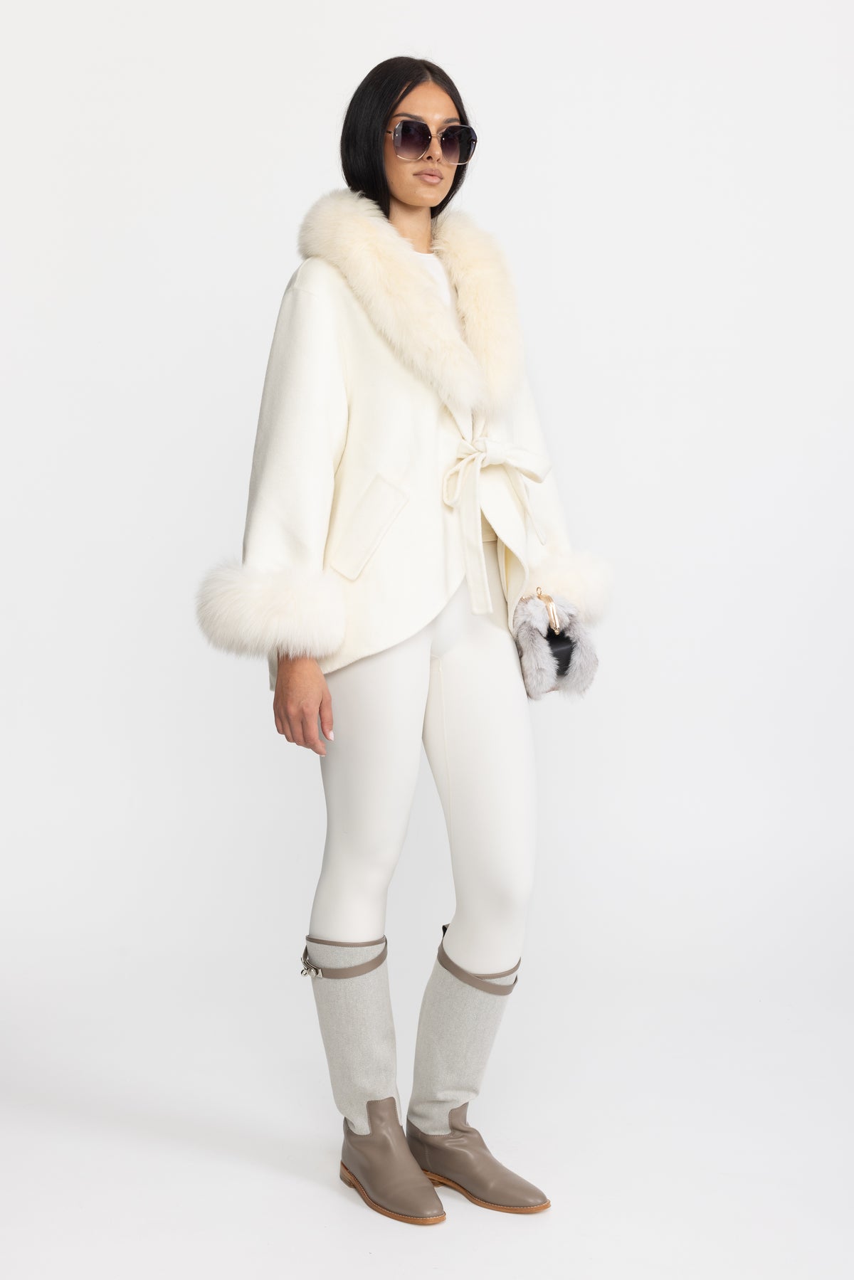 Kaschmirmantel mit übergroßem Fuchsfellkragen – Off White