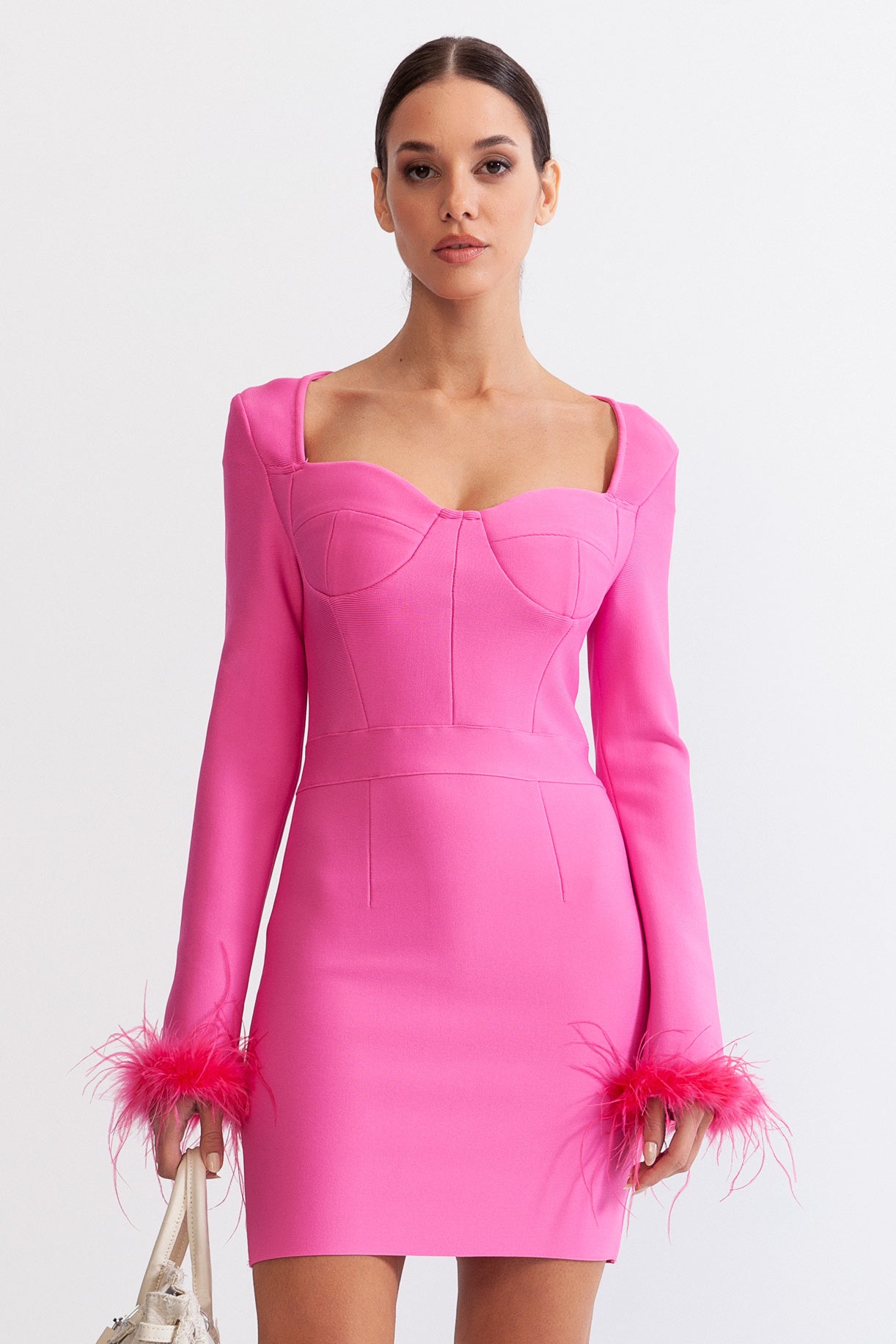Mini-Kleid mit langen Ärmeln und Federn - Fuchsia
