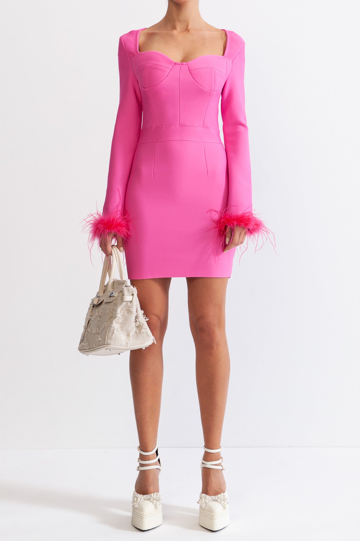 Mini-Kleid mit langen Ärmeln und Federn - Fuchsia