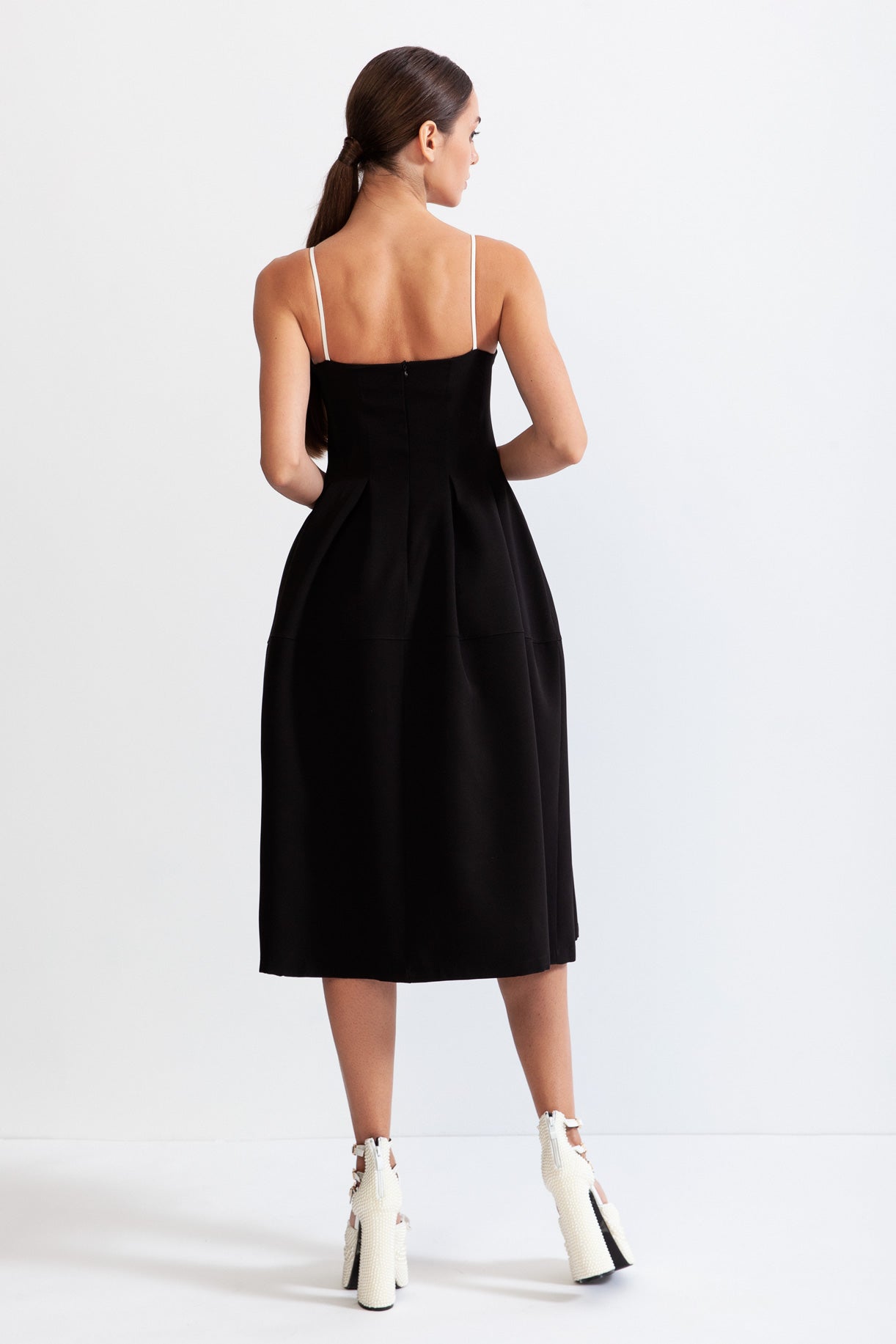 Midikleid mit Blumendetail - Schwarz