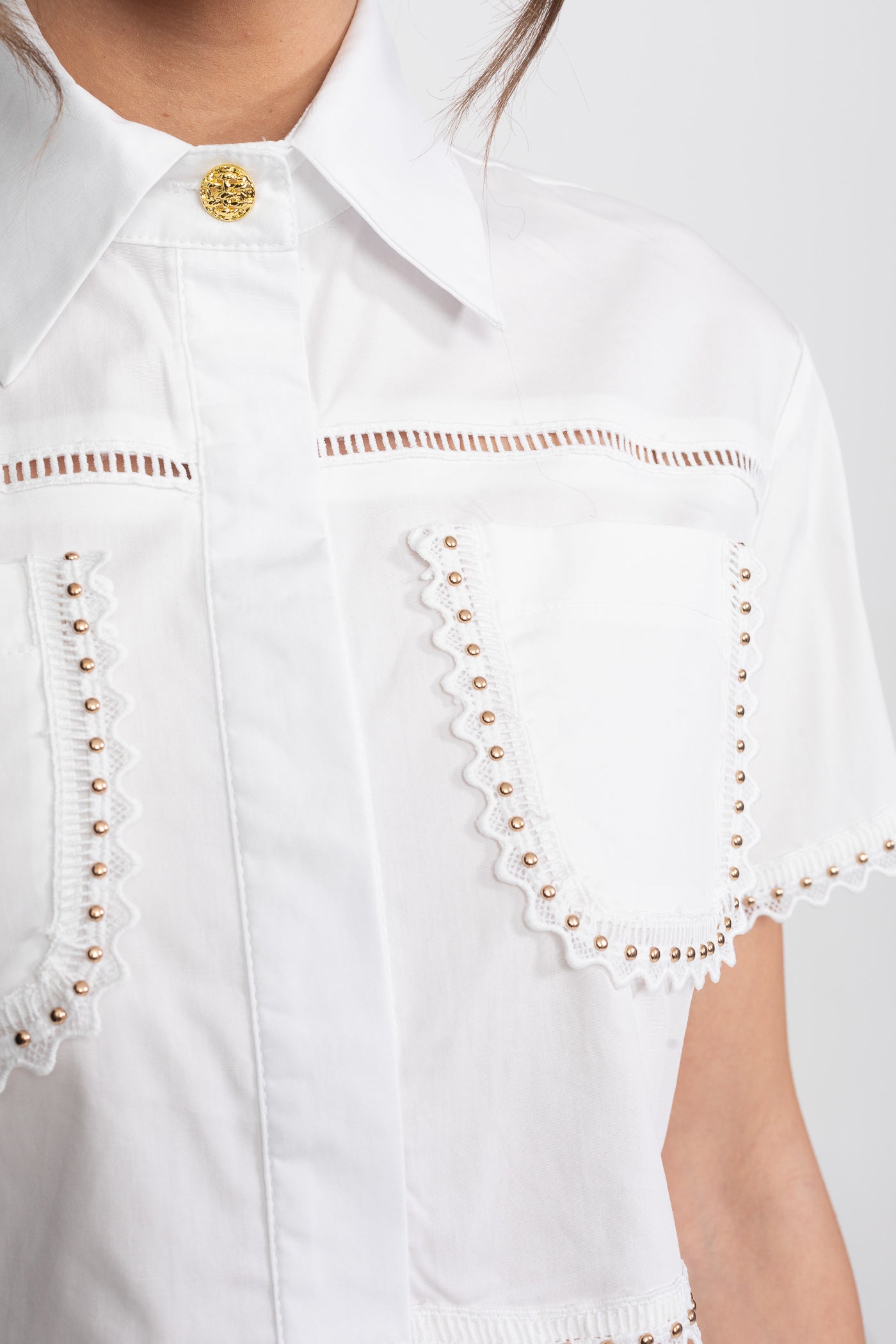 Co-Ord-Set aus verkürztem Hemd und Midi-Rock mit Broderie-Verzierung – Weiß