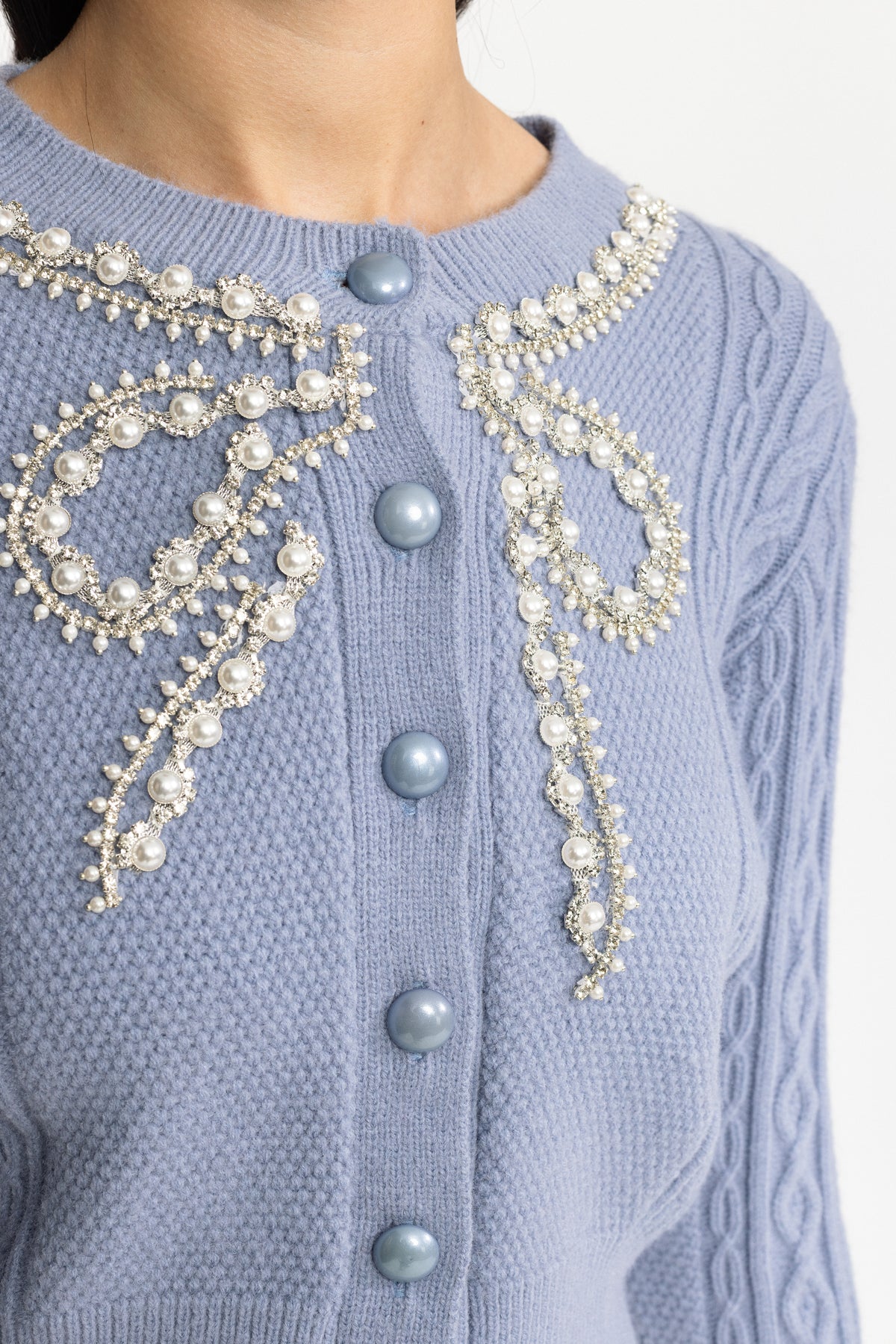 Cable-Strick-Cardigan mit Perlen und Schleife - Blau