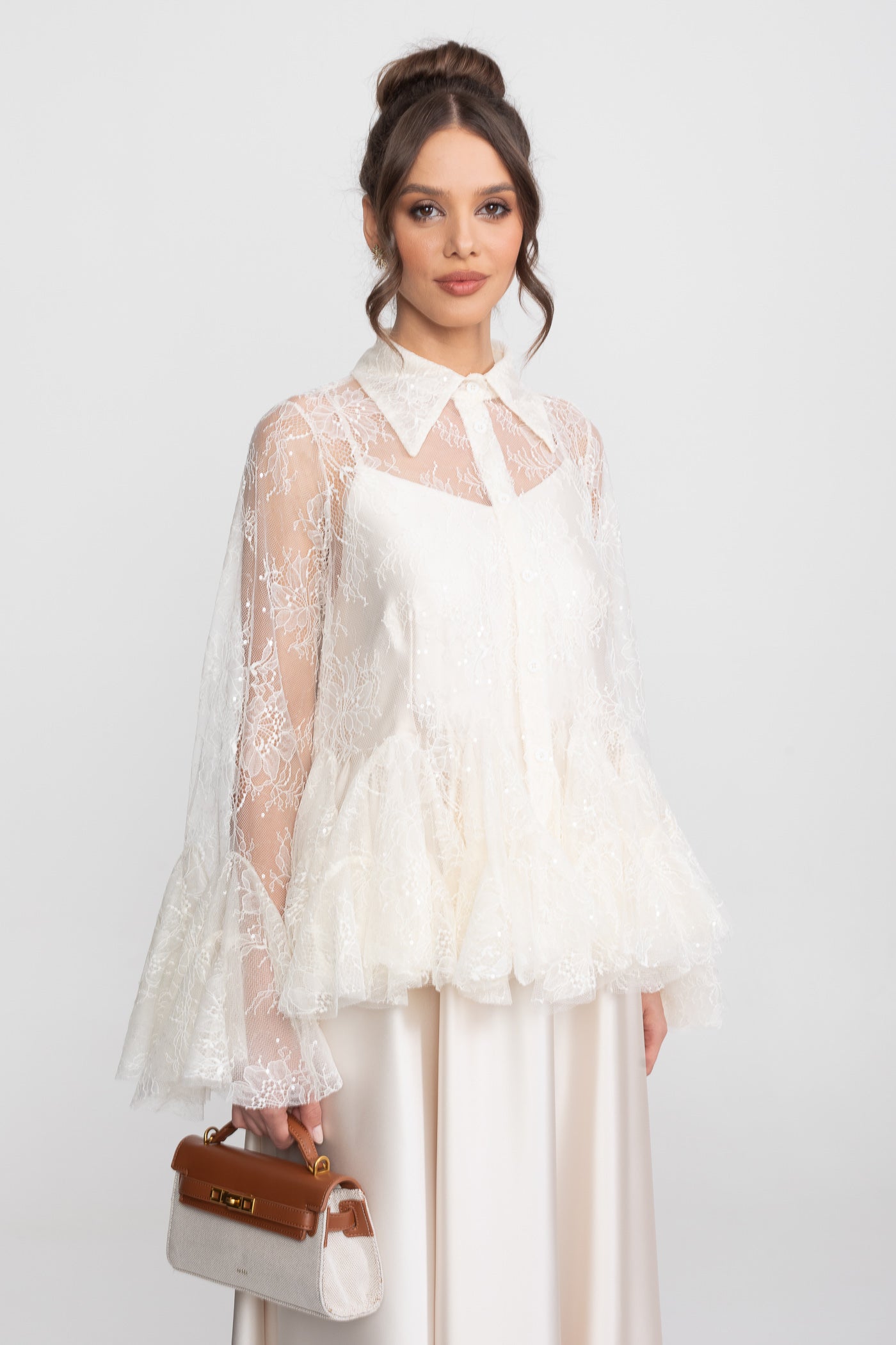 Transparente Spitzen-Peplum-Bluse mit Rüschen-Saum und Satin-Maxirock - Ivoire