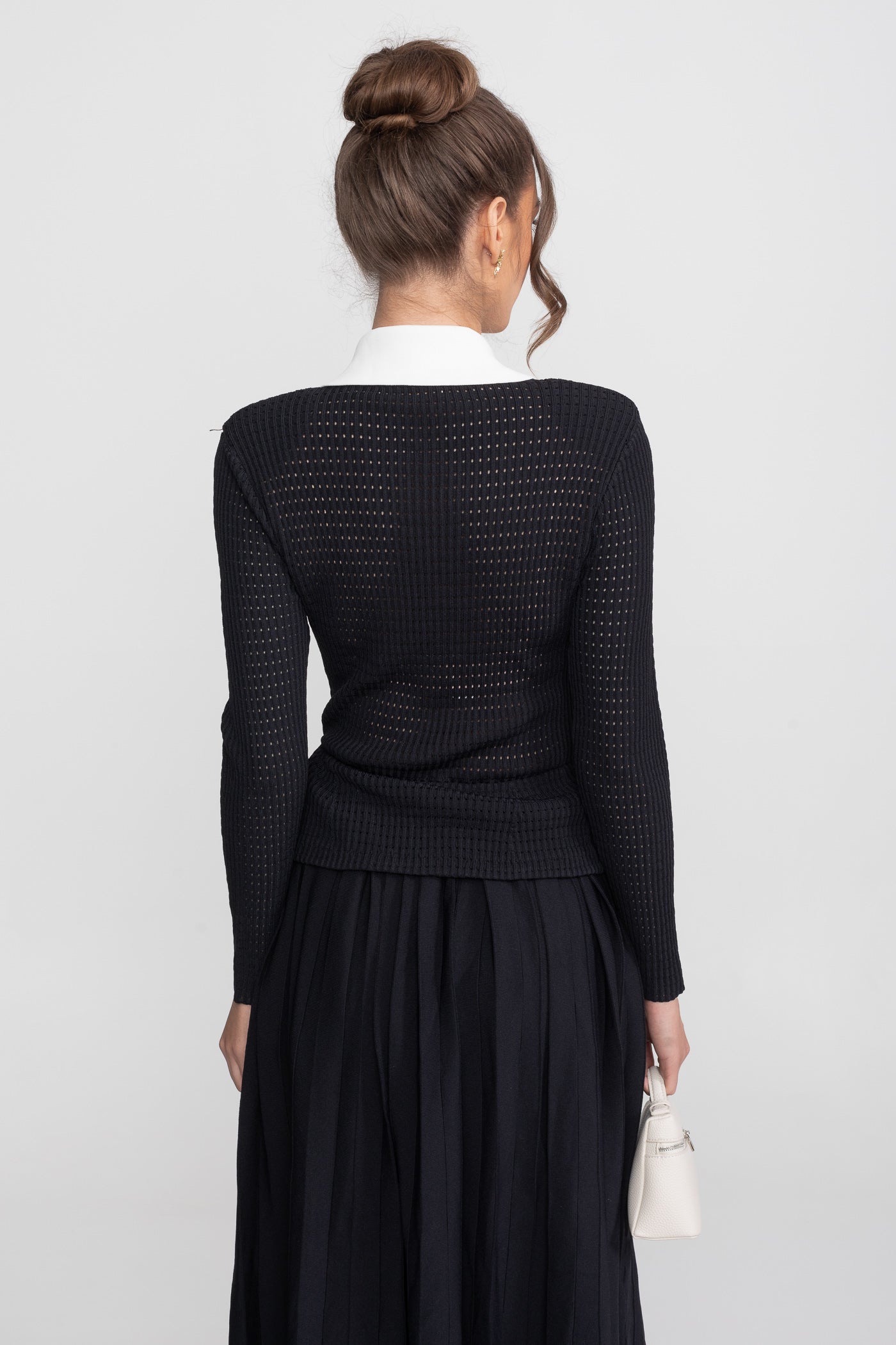Co-Ord-Set aus offen gestricktem Cardigan und plissiertem Midi-Rock - Schwarz