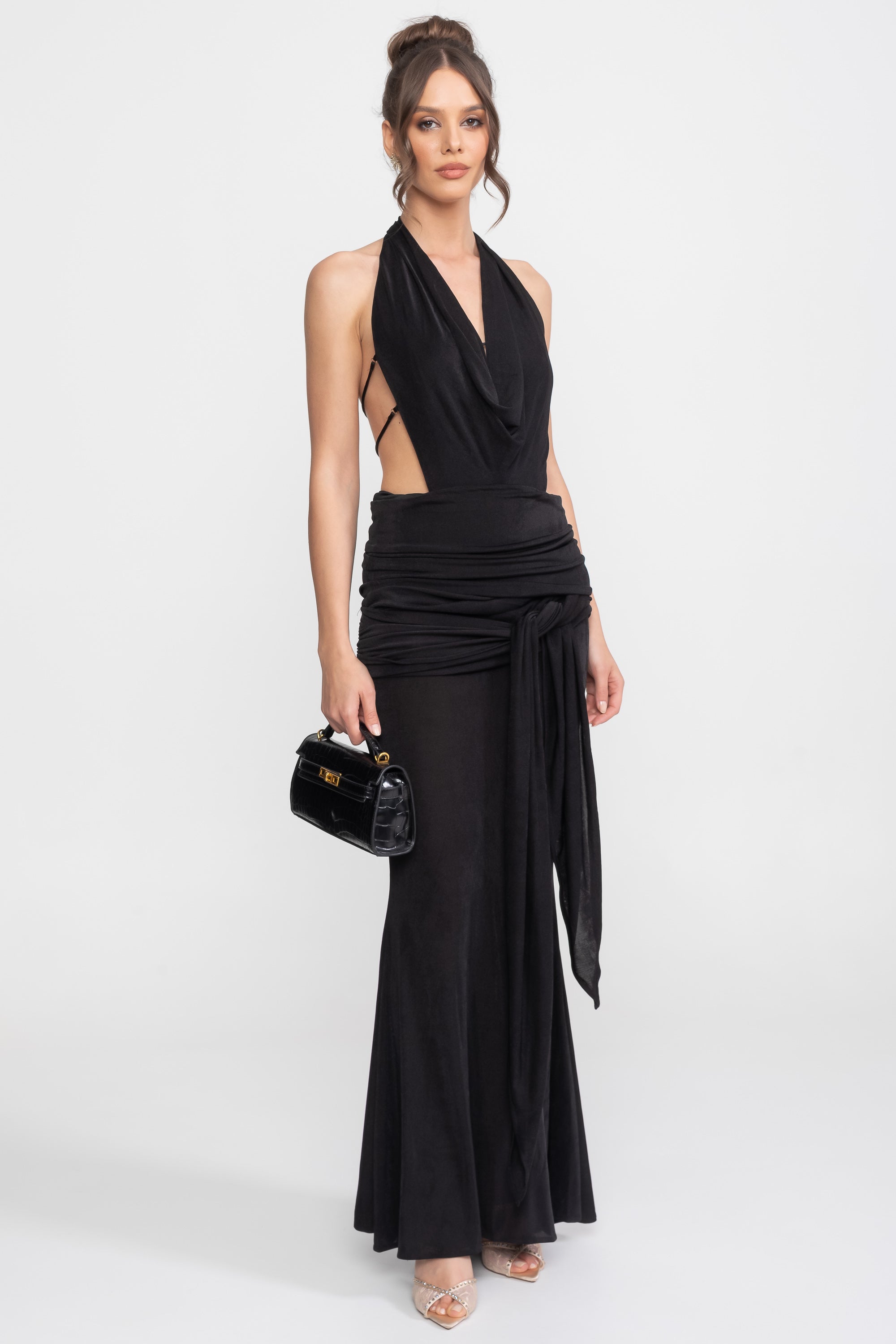Gerafftes Neckholder-Kleid mit Drapierungsdetail und seitlicher Schleife - Schwarz
