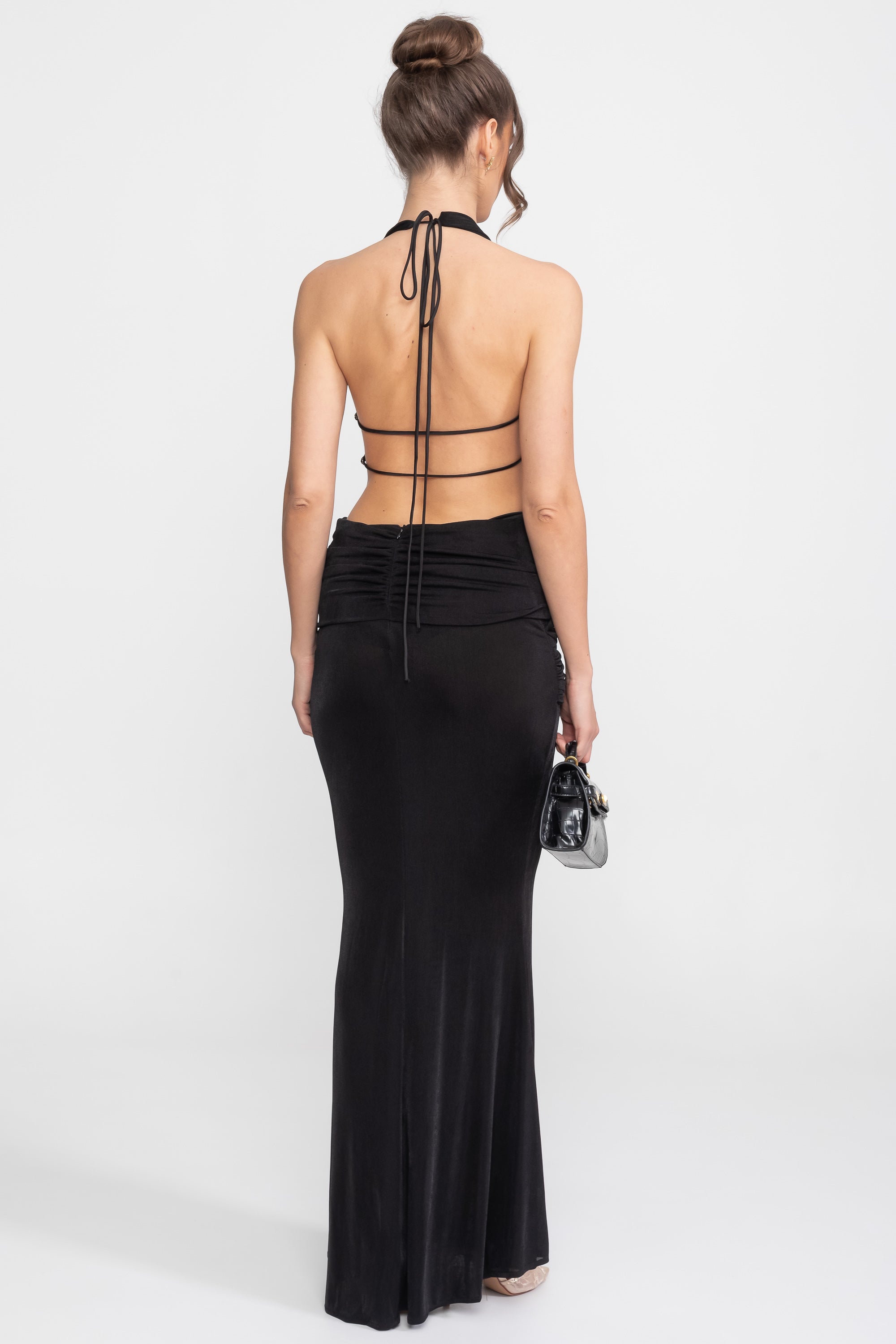 Gerafftes Neckholder-Kleid mit Drapierungsdetail und seitlicher Schleife - Schwarz