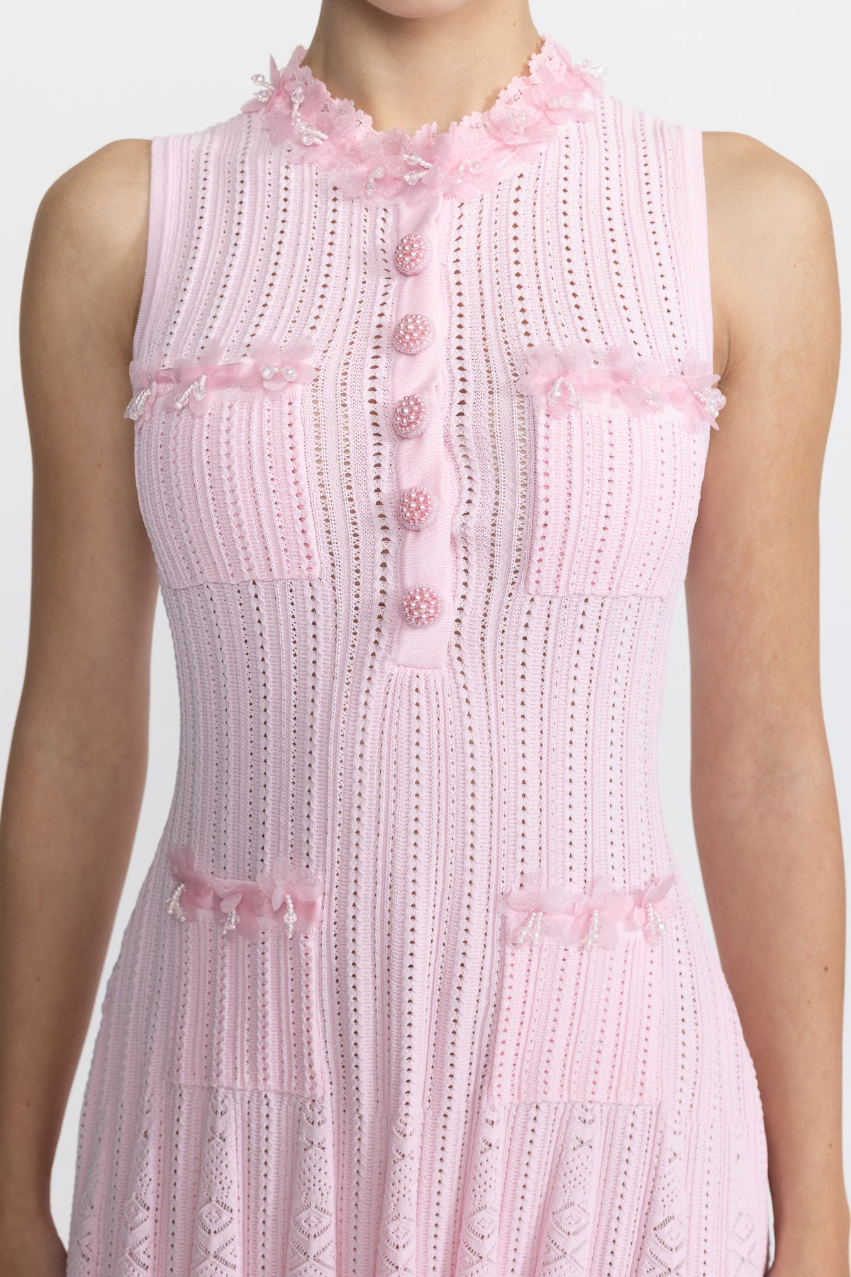 Mini-Kleid aus Pointelle-Strick mit Organza-Blütenbesatz – Pink