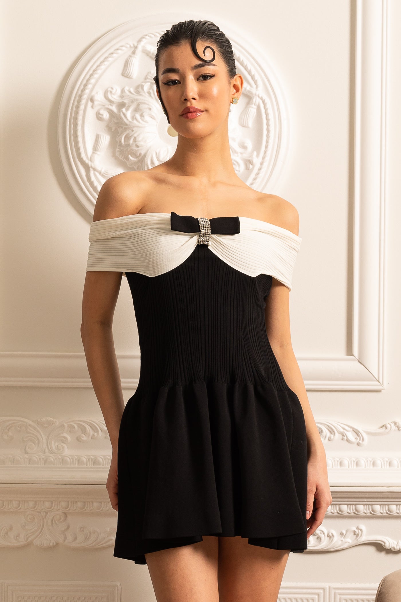 Elegant Off-Shoulder Mini Dress With Contrasting Bustier And Bow - Black