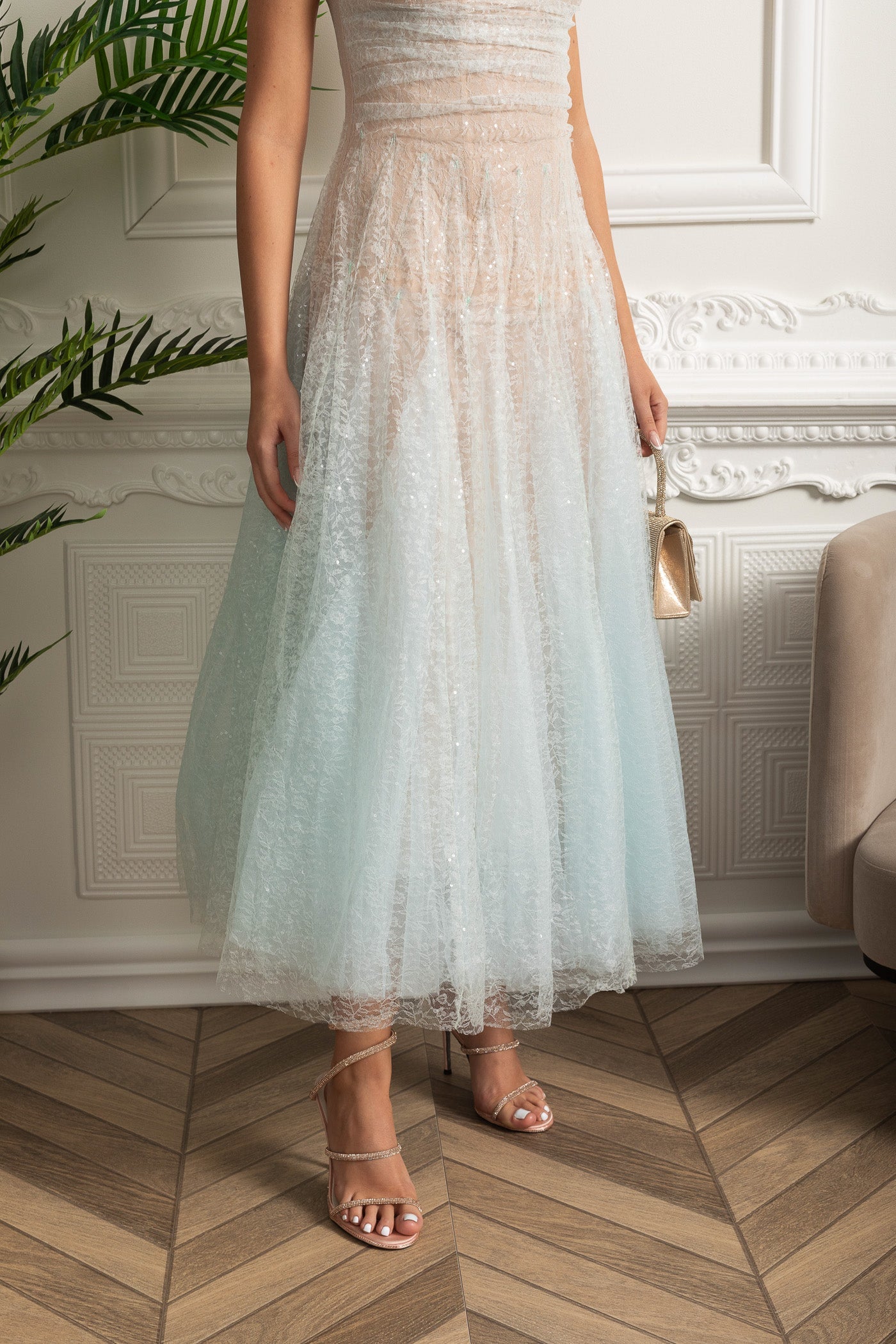 Trägerloses A-Linien-Midikleid mit schimmerndem, strukturiertem Overlay – Türkisfarbener Farbverlauf