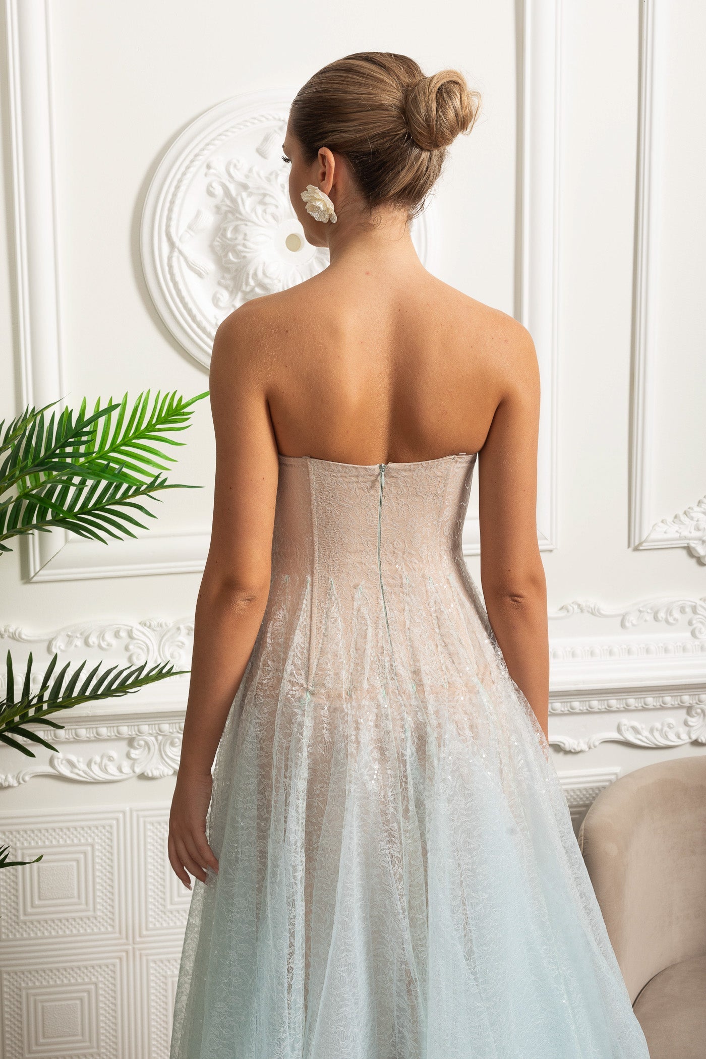 Trägerloses A-Linien-Midikleid mit schimmerndem, strukturiertem Overlay – Türkisfarbener Farbverlauf