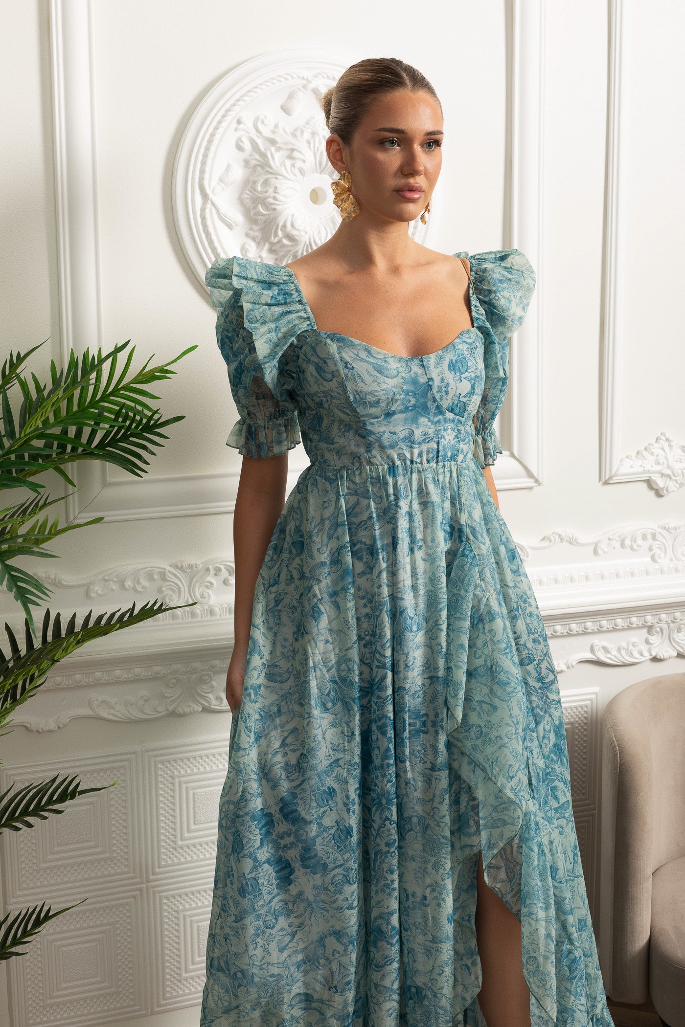 Bedrucktes Maxikleid mit Puffärmeln und Frontschlitz - Blau