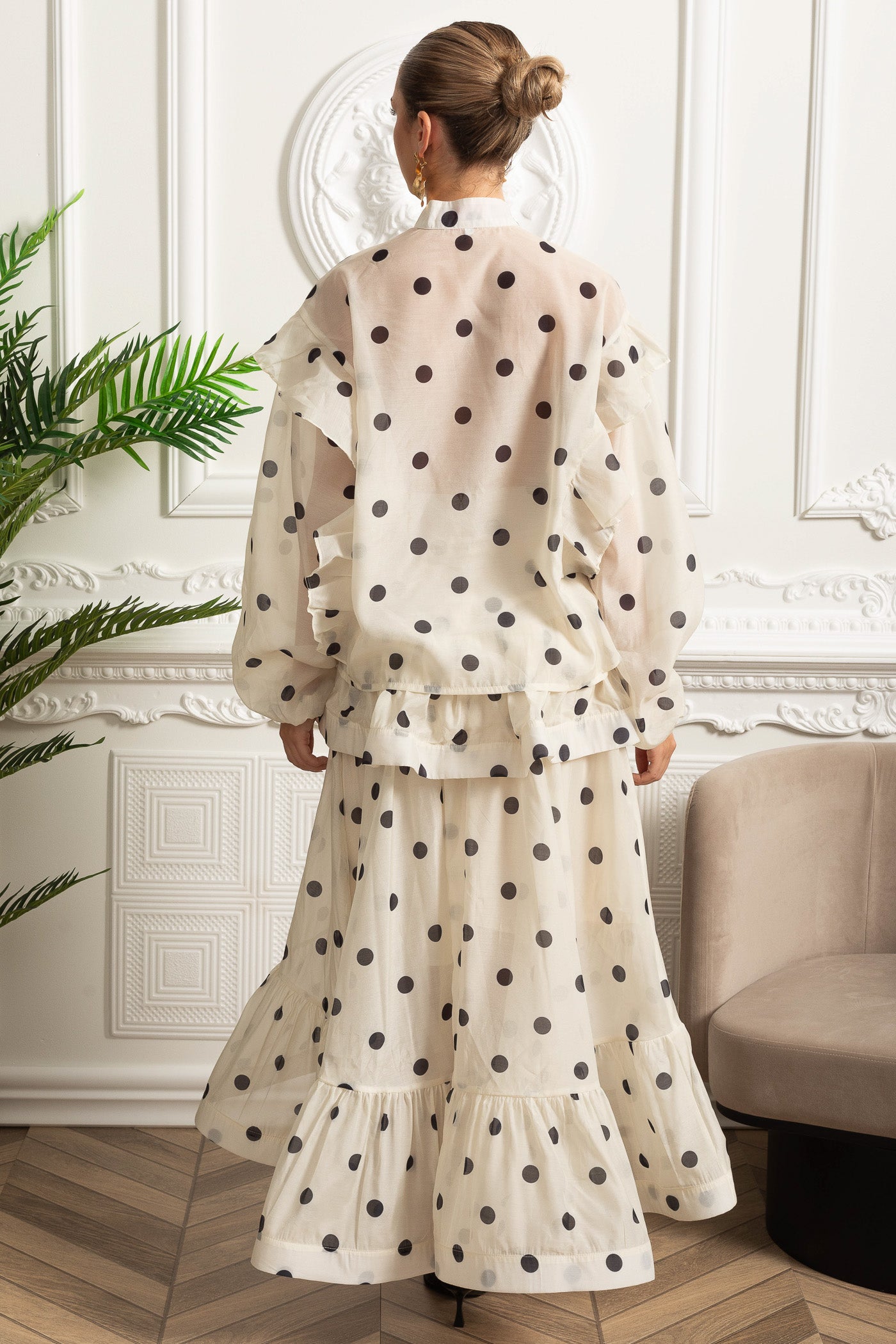 Polka-Dot-Co-Ord mit voluminösen Ärmeln und markantem Taillenschleifen-Detail - Ivoire