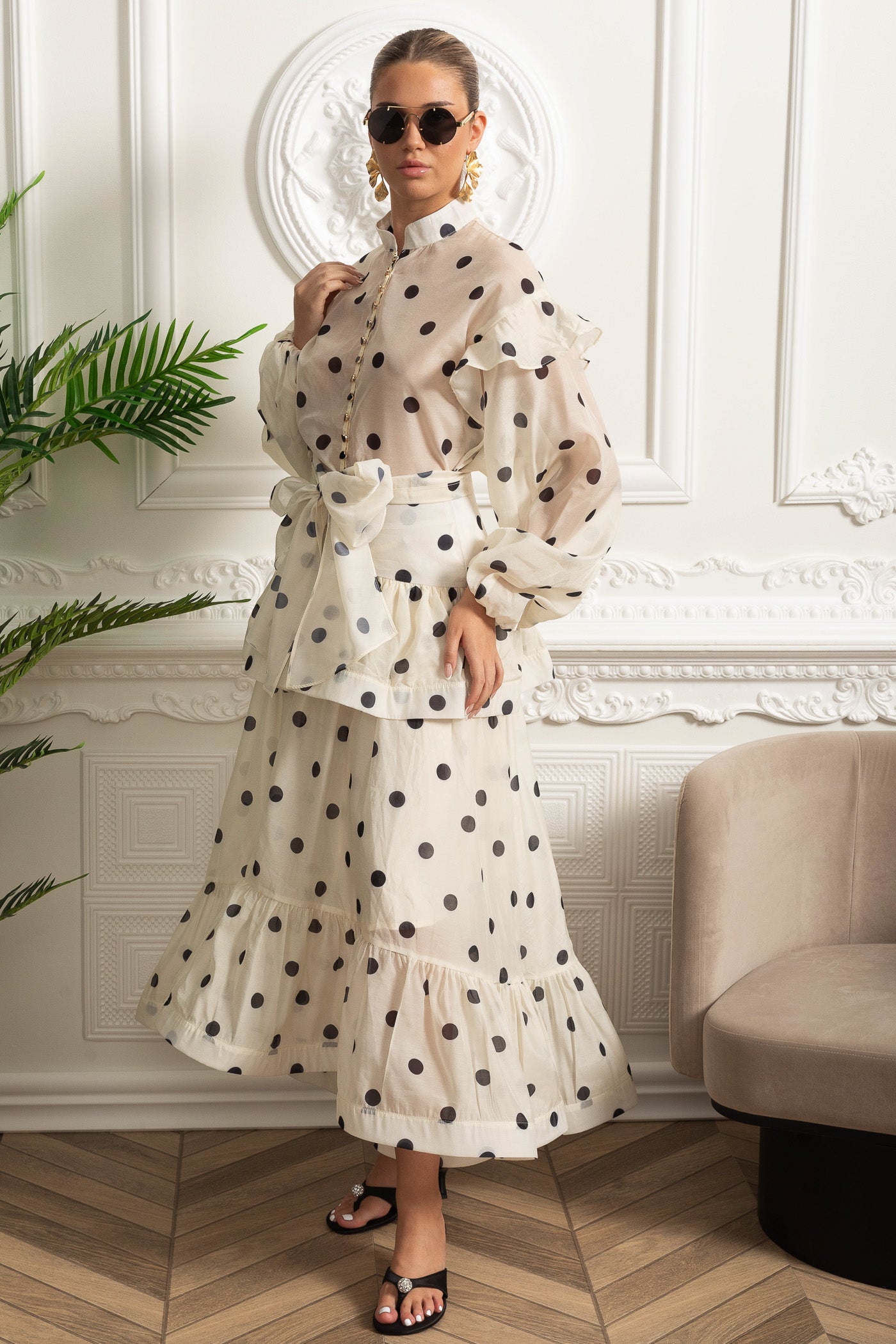 Polka-Dot-Co-Ord mit voluminösen Ärmeln und markantem Taillenschleifen-Detail - Ivoire