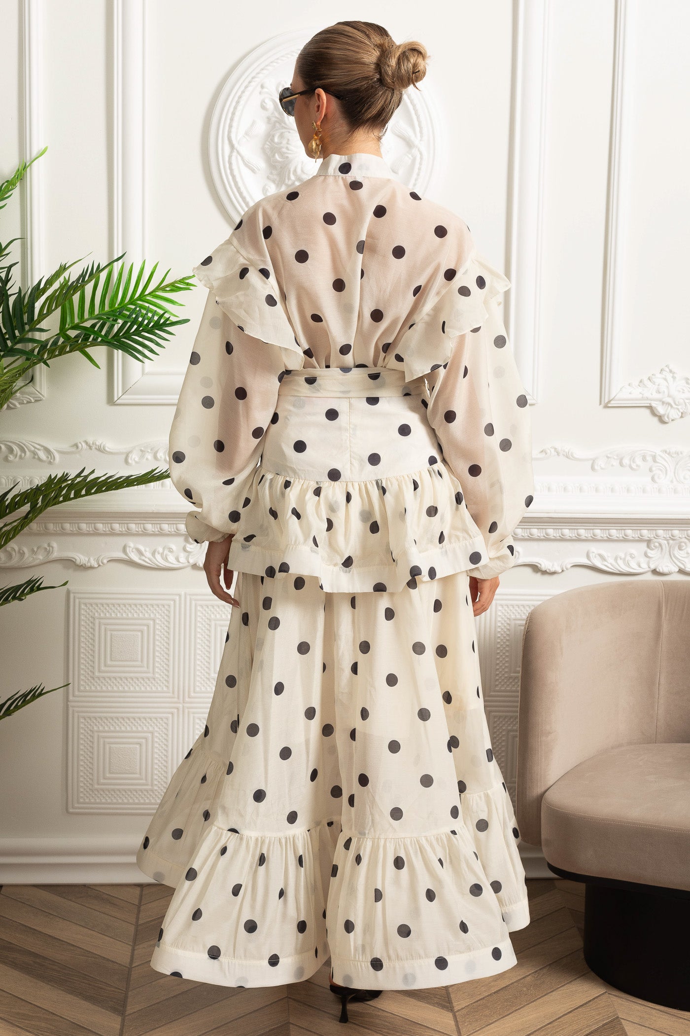 Polka-Dot-Co-Ord mit voluminösen Ärmeln und markantem Taillenschleifen-Detail - Ivoire