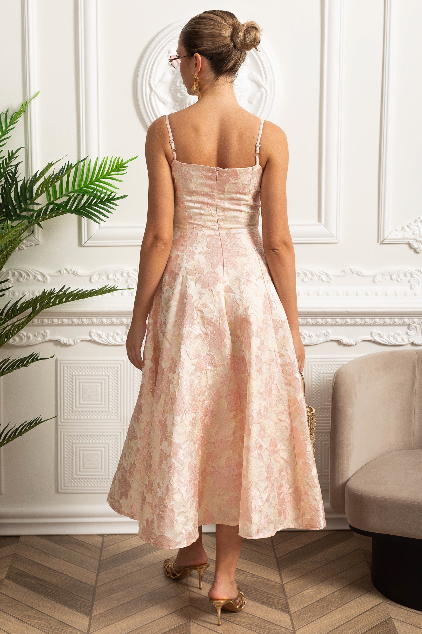 Jacquard-Midikleid mit floralem Motiv und Spaghettiträgern - Blush Pink
