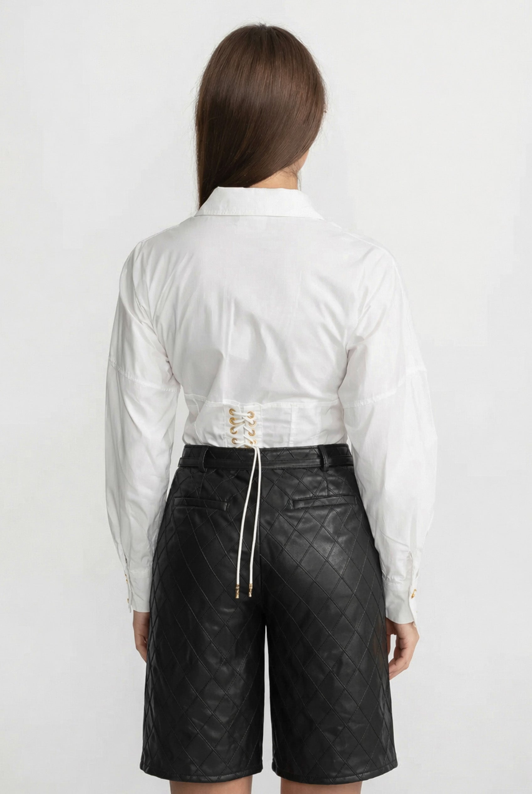 Gesteppte High-Waist-Shorts mit Selbstbindegürtel – Schwarz