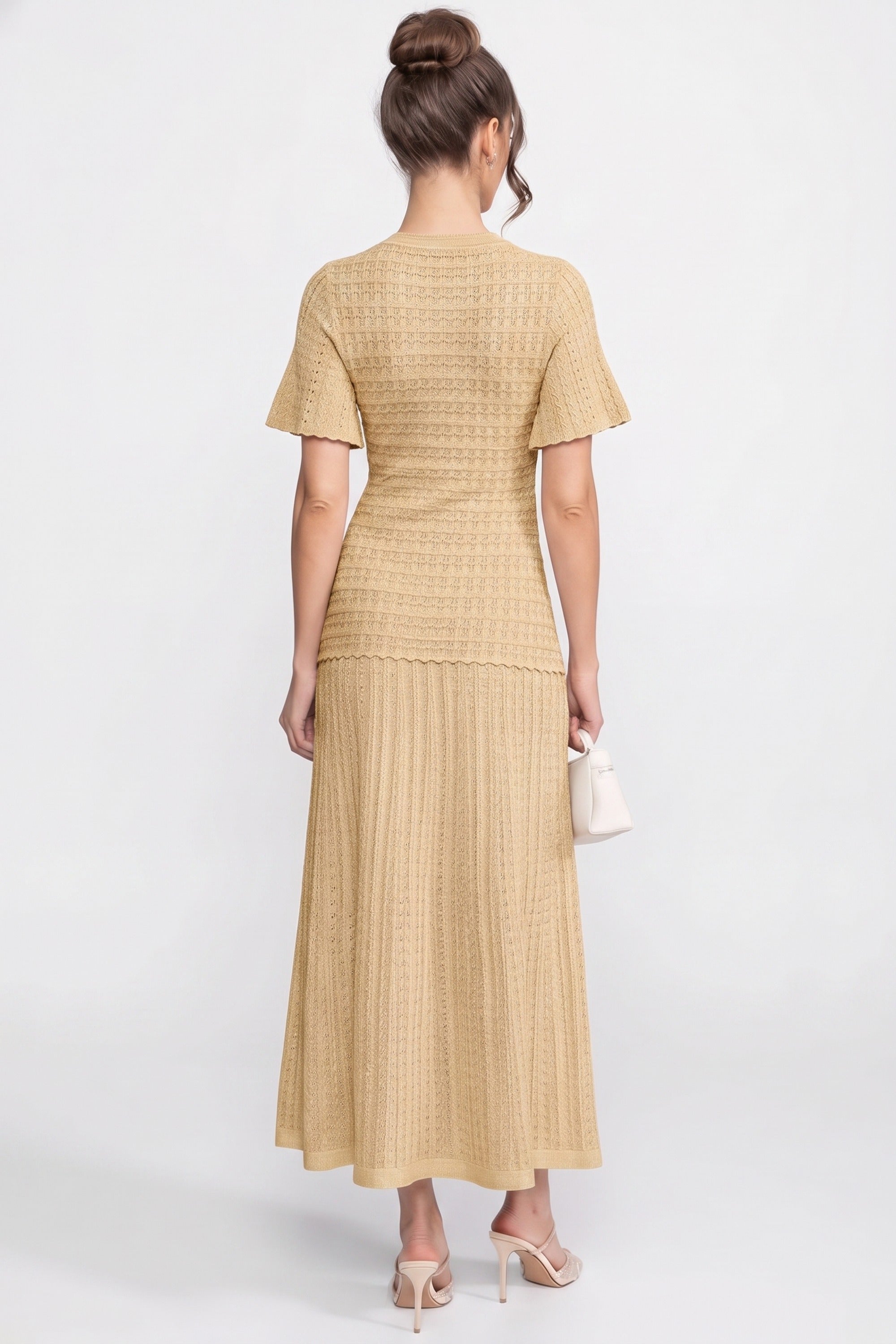Midikleid mit kurzen Ärmeln und schimmernder Stricktextur - Beige