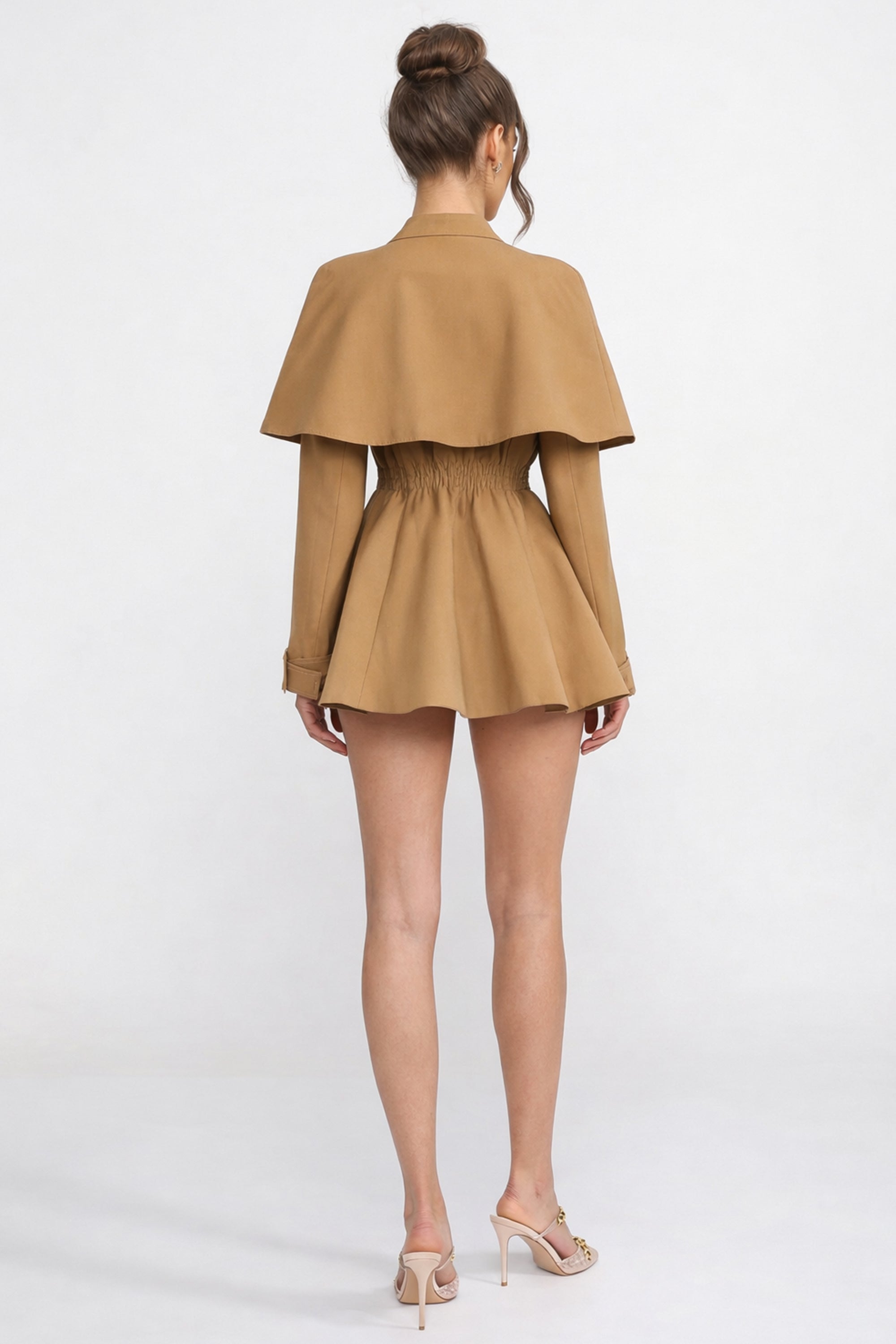 Knopfleisten-Mantelkleid mit strukturierter Cape-Überlage - Khaki