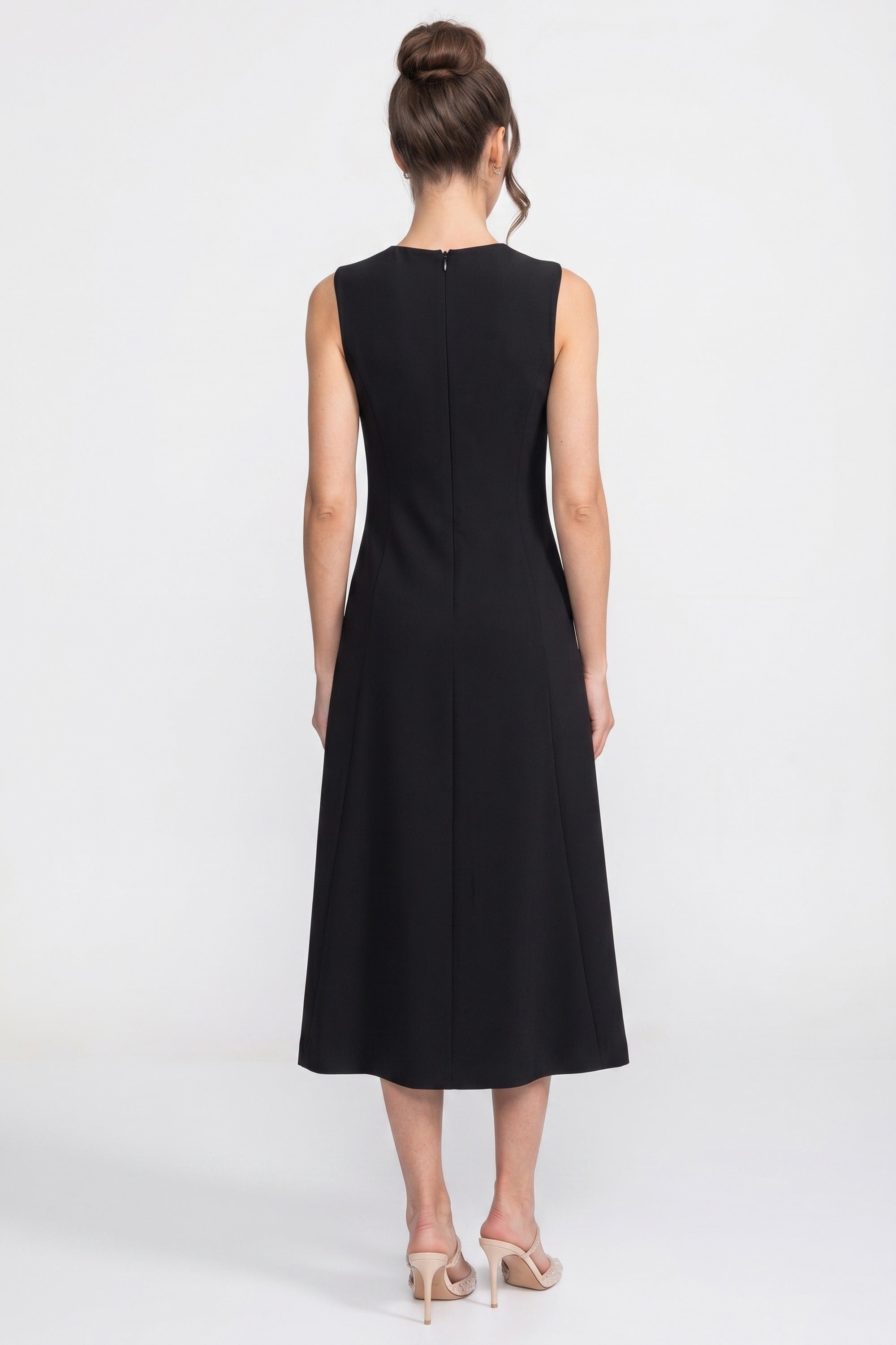 Ärmelloses Midi-Kleid mit 3D-Blütenapplikation und vollem Rock - Schwarz