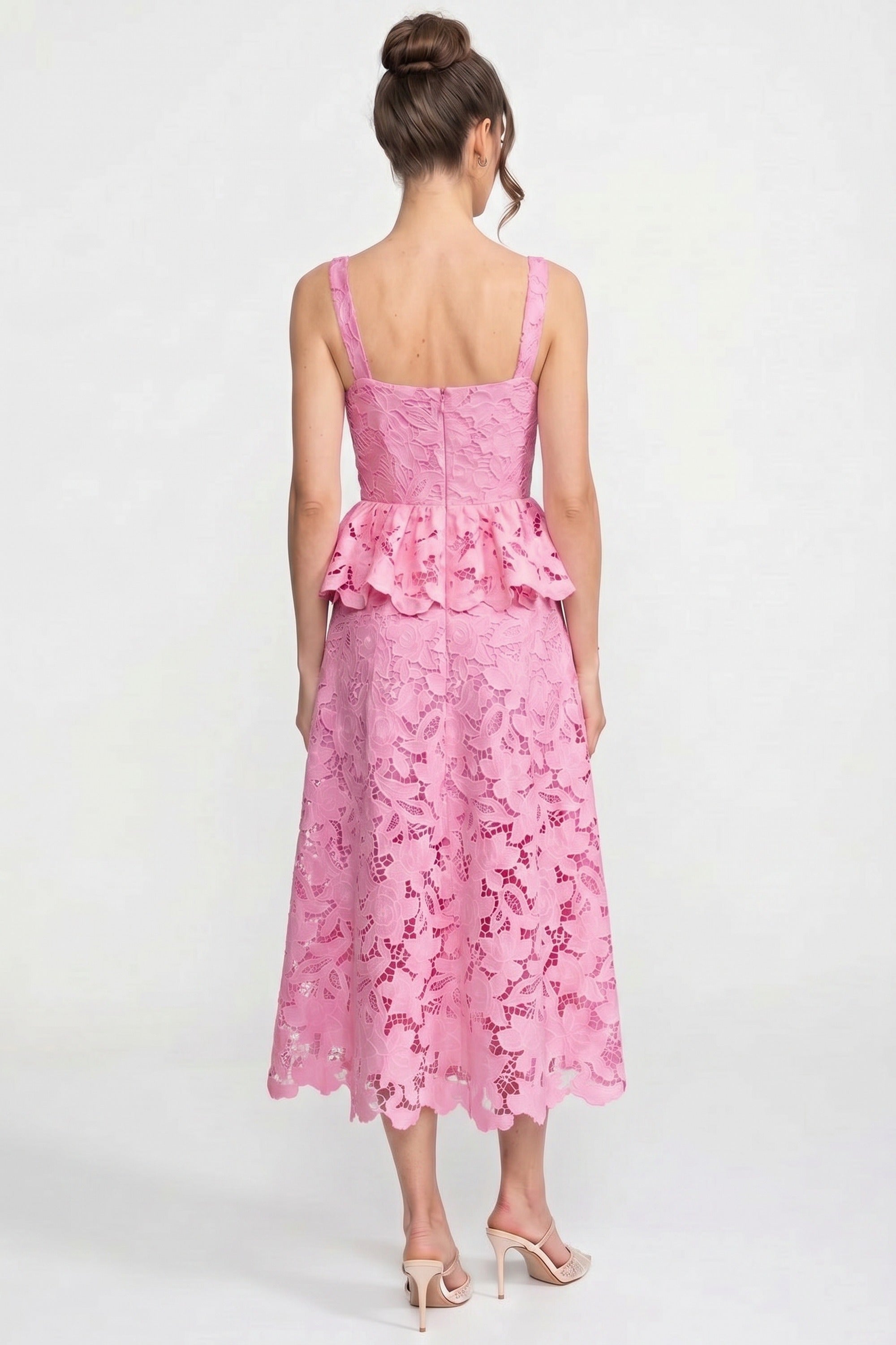 Ärmelloses Spitzen-Peplum-Kleid mit Midirock und goldenen Knöpfen - Pink