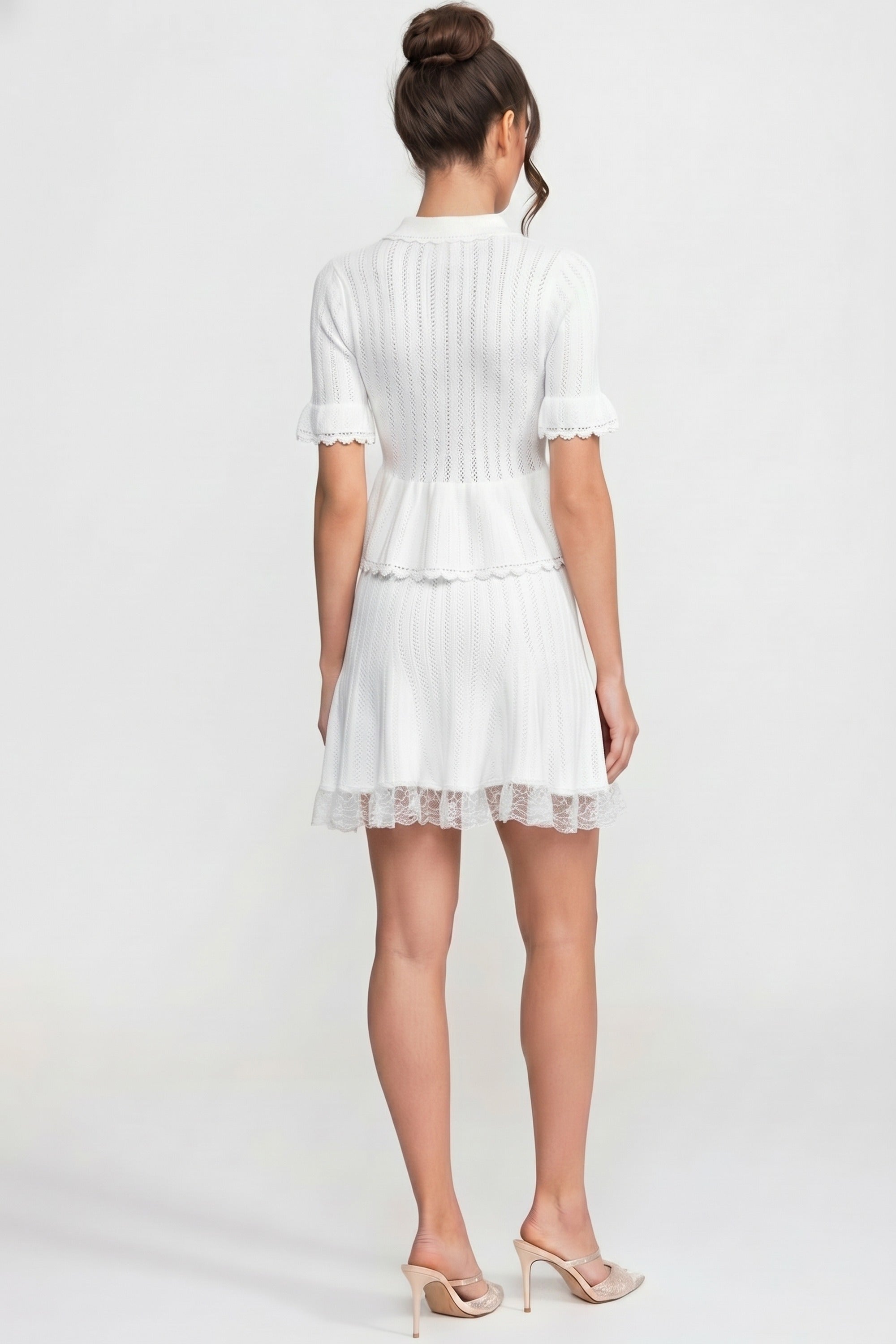 Strick-Minikleid mit Peter-Pan-Kragen, Peplum und Spitzen-saum - Weiß