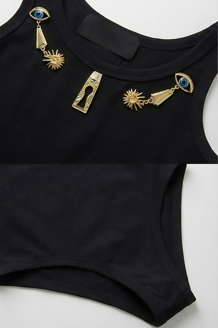 Verziertes Bodysuit mit Rundhalsausschnitt und goldenen Anhängern – Schwarz