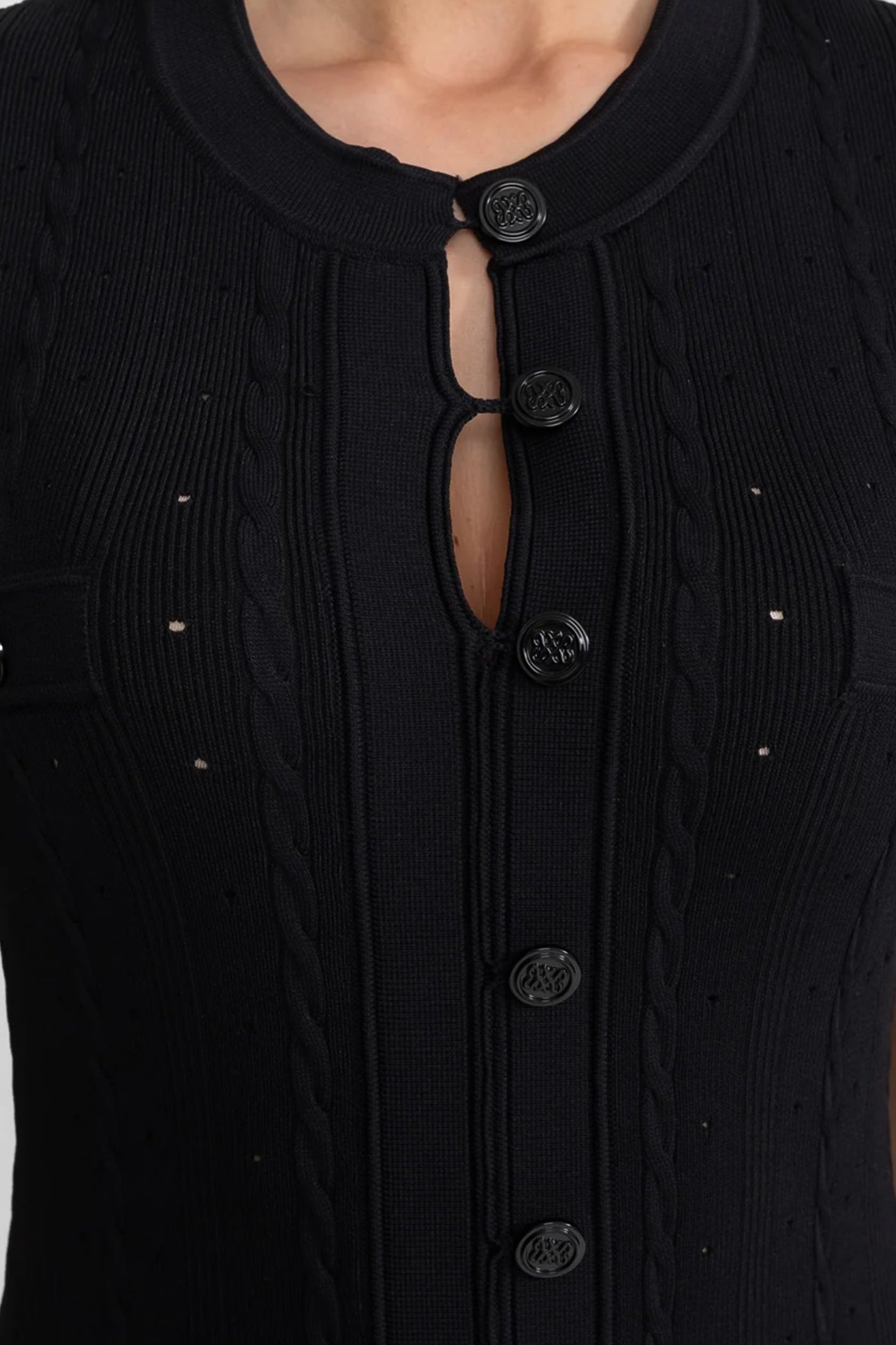 Strick-Midikleid mit Knopfleiste und Pointelle-Details – Schwarz