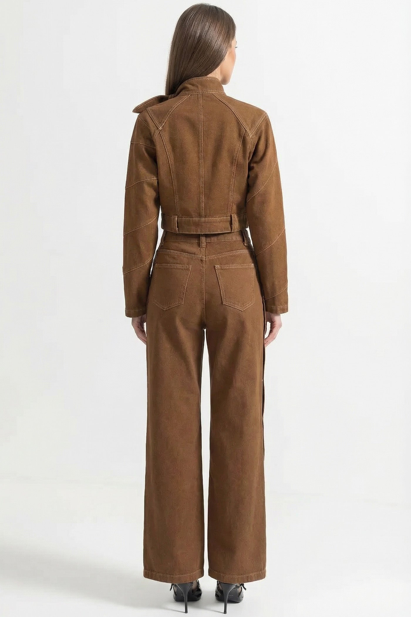 Wildleder-Co-Ord-Set mit Cropped-Jacke mit Bindekragen und weitem Bein - Braun