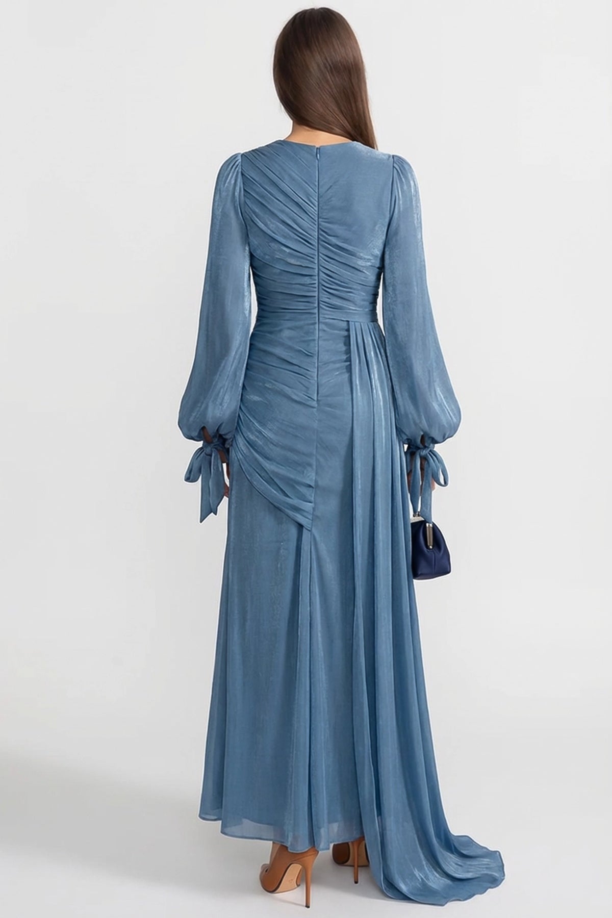 Langes, drapiertes Maxikleid mit langen Ärmeln und geraffter Taille – baby blue