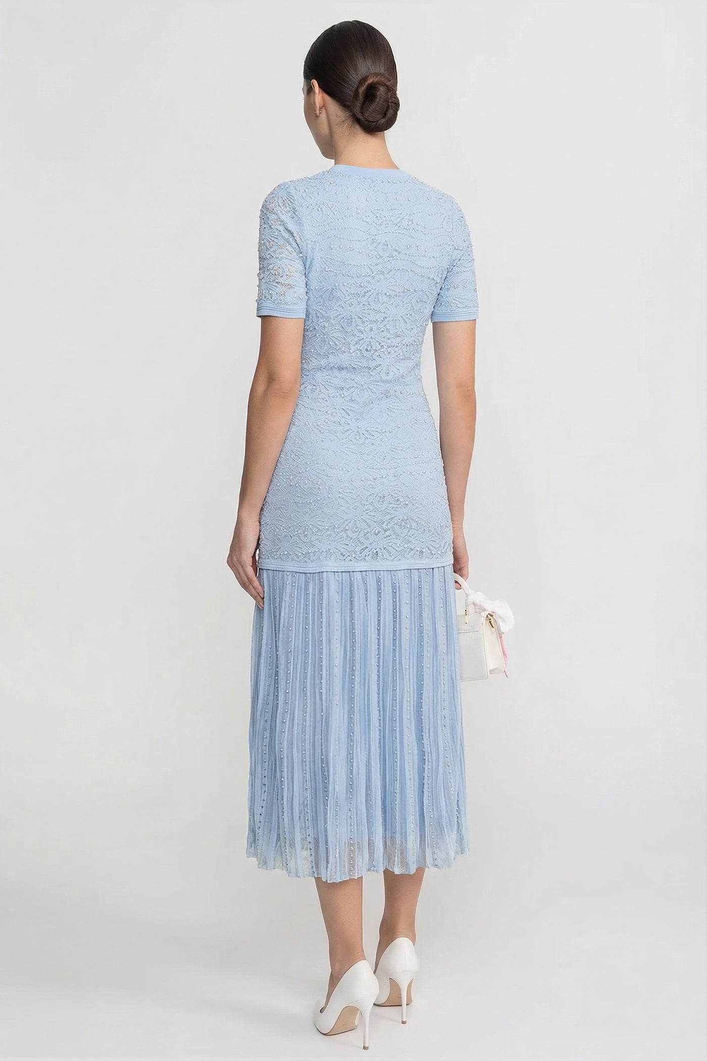 Midi-Kleid mit kurzen Ärmeln und Perlenverzierung - Powder Blue