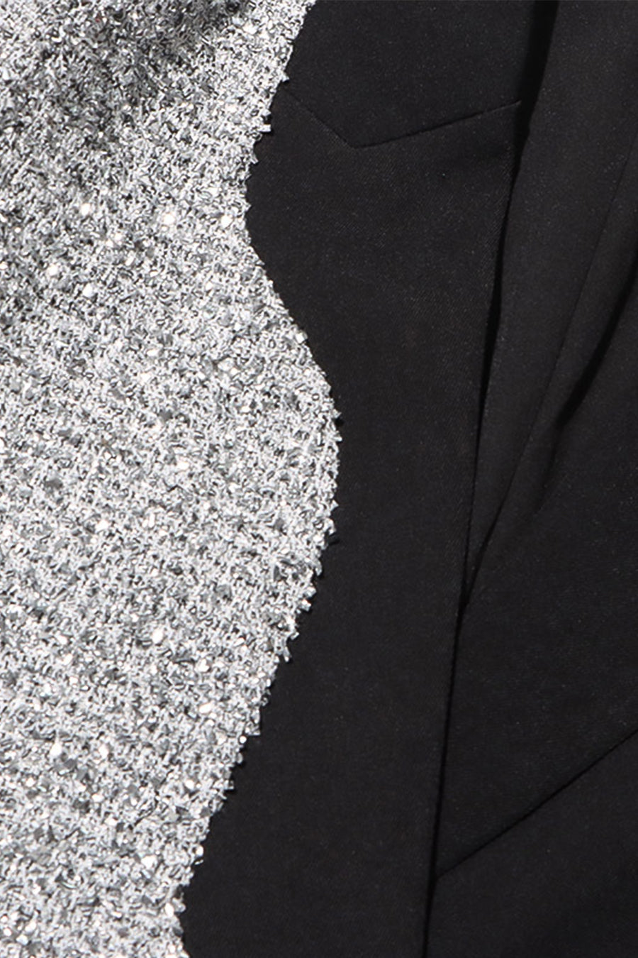 Zeitgenössischer Zweifarbiger Blazer mit asymmetrischem Saum – Schwarz und Silber