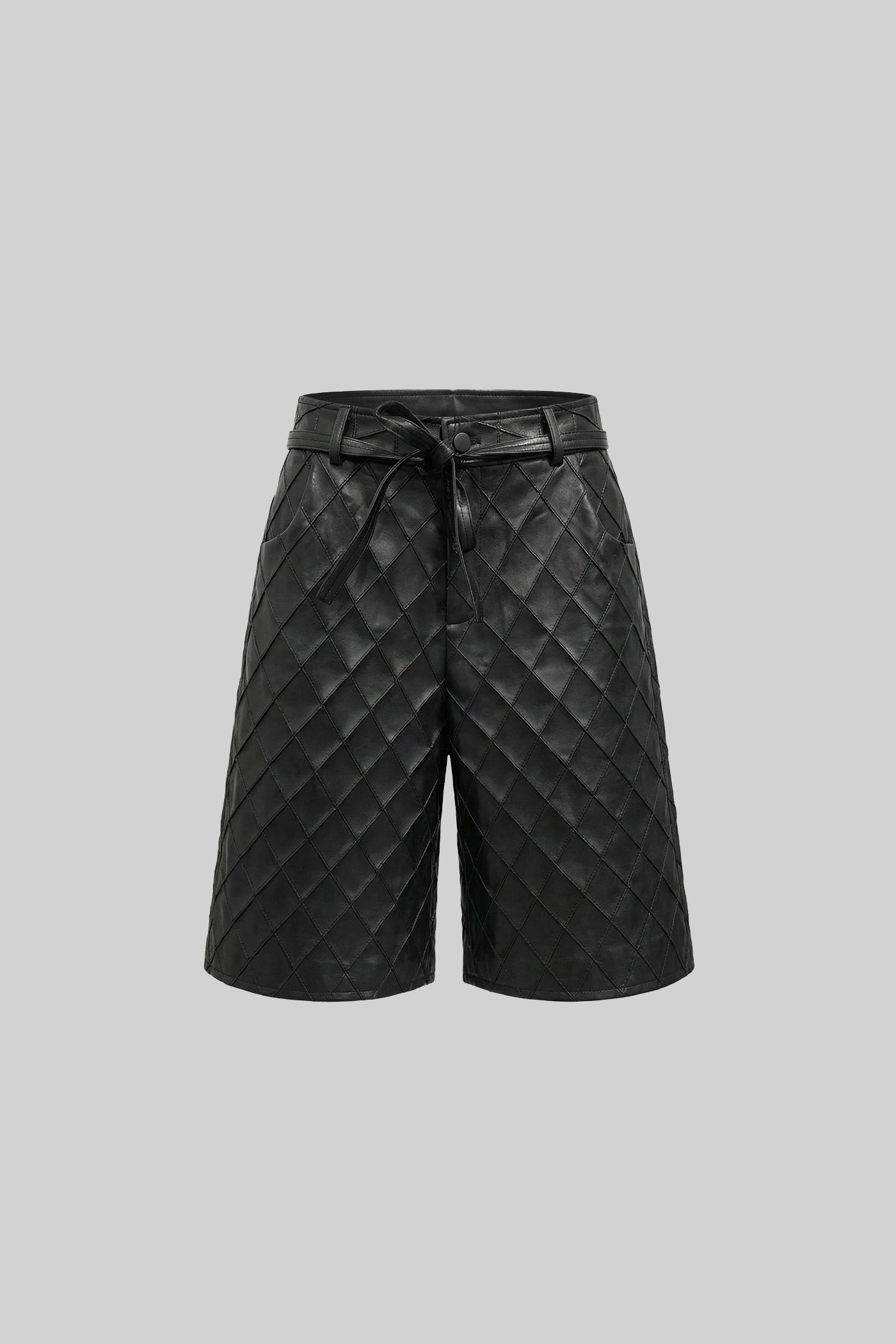 Gesteppte High-Waist-Shorts mit Selbstbindegürtel – Schwarz