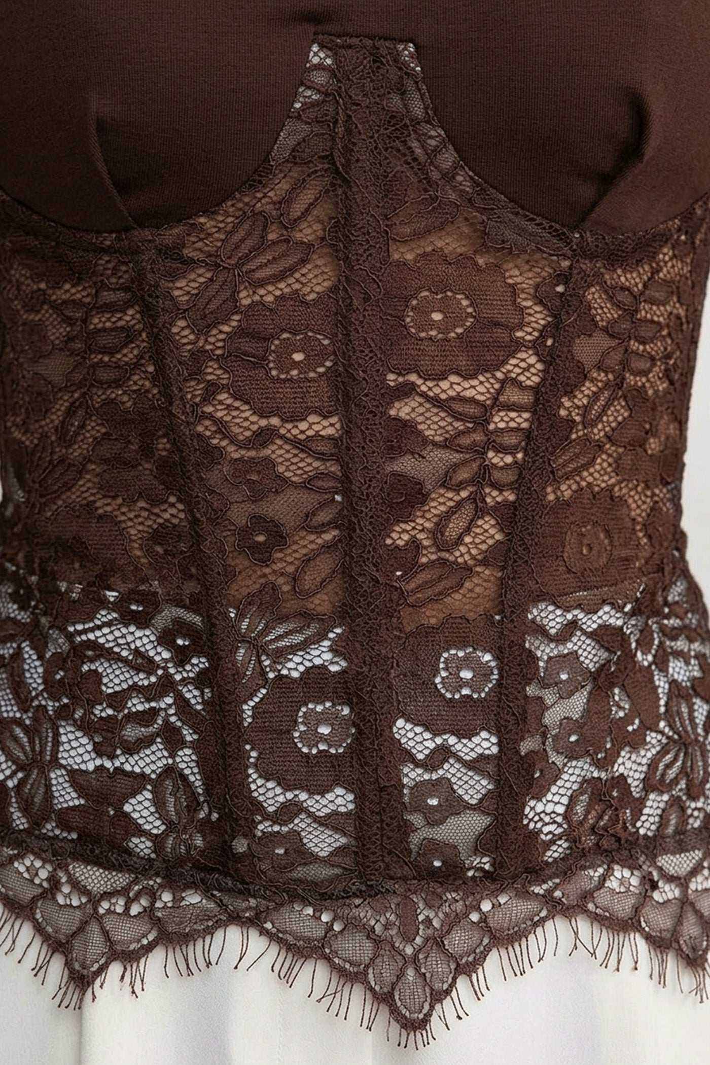 Kurzärmliges Oberteil mit Spitzen-Corsagen-Overlay - Braun