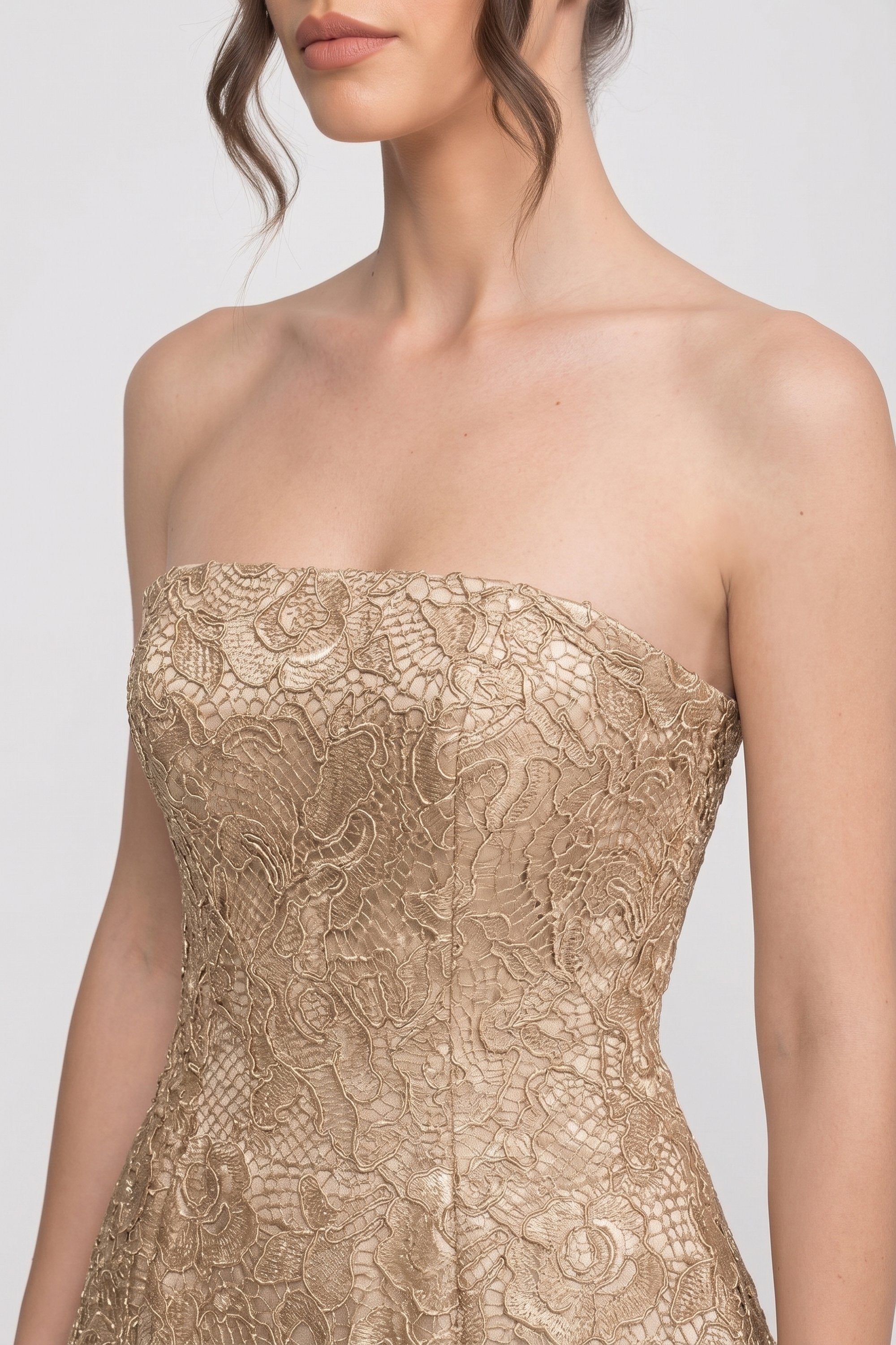 Schulterfreies Ballkleid aus floraler Spitze mit vollem A-Linien-Rock - Gold