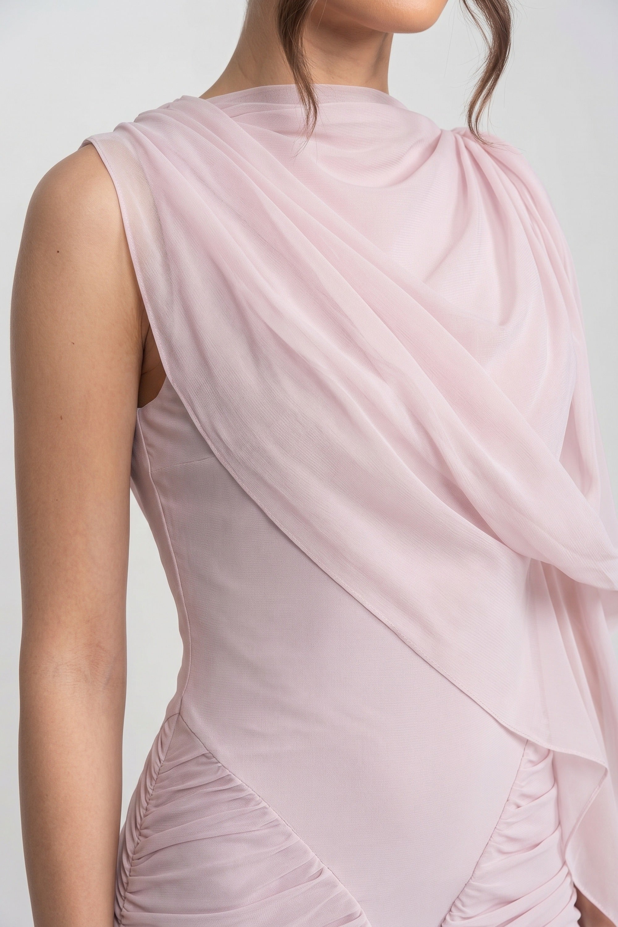 One-Shoulder drapiertes Maxi-Kleid mit transparentem Schal-Detail - Pink