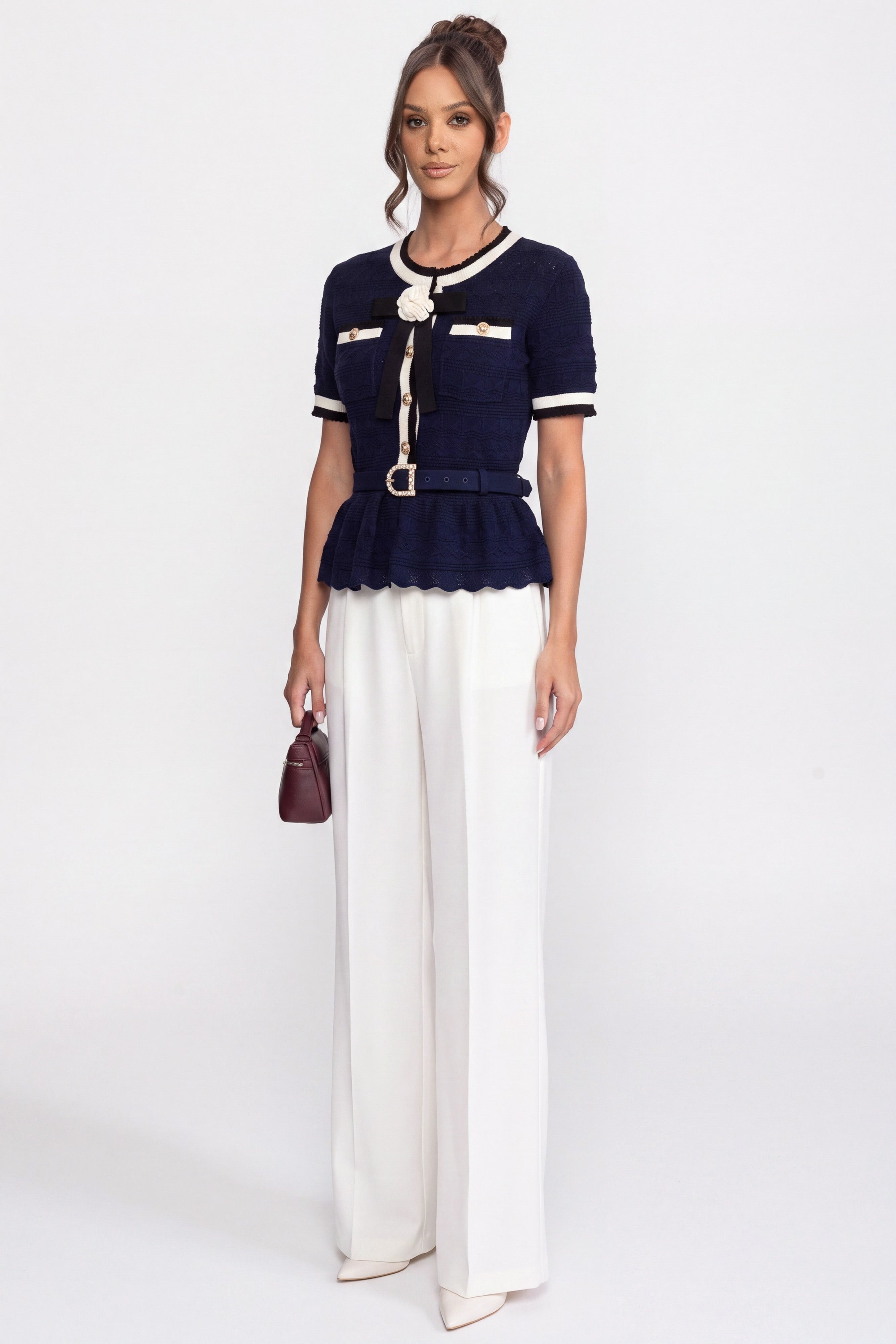 Peplum-Stricktop mit kontrastierendem Matrosenkragen und Perlenknöpfen - Navy